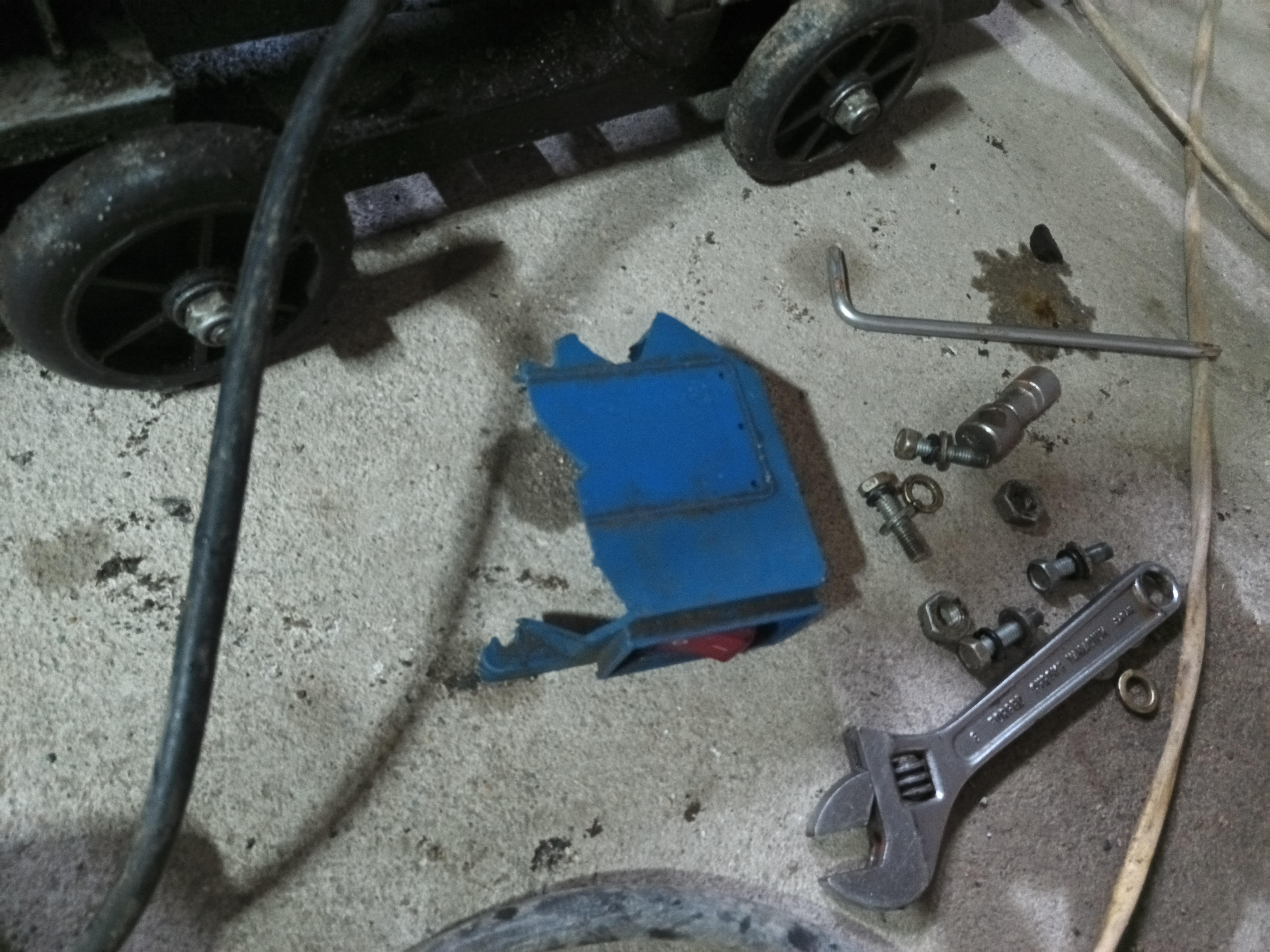 Bir elektrik motorunun terminal bloğunun tıklaması (Plastik Aparattır!!!) Bir elektrik motorunun terminal bloğunun tıklaması (Plastik Aparattır!!!)
