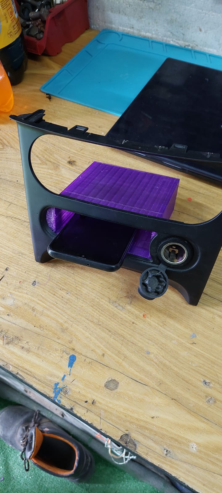 Raf Nissan Qashqai J10 telefonu için uzatıldı (Plastik Aparattır!!!) Raf Nissan Qashqai J10 telefonu için uzatıldı (Plastik Aparattır!!!)