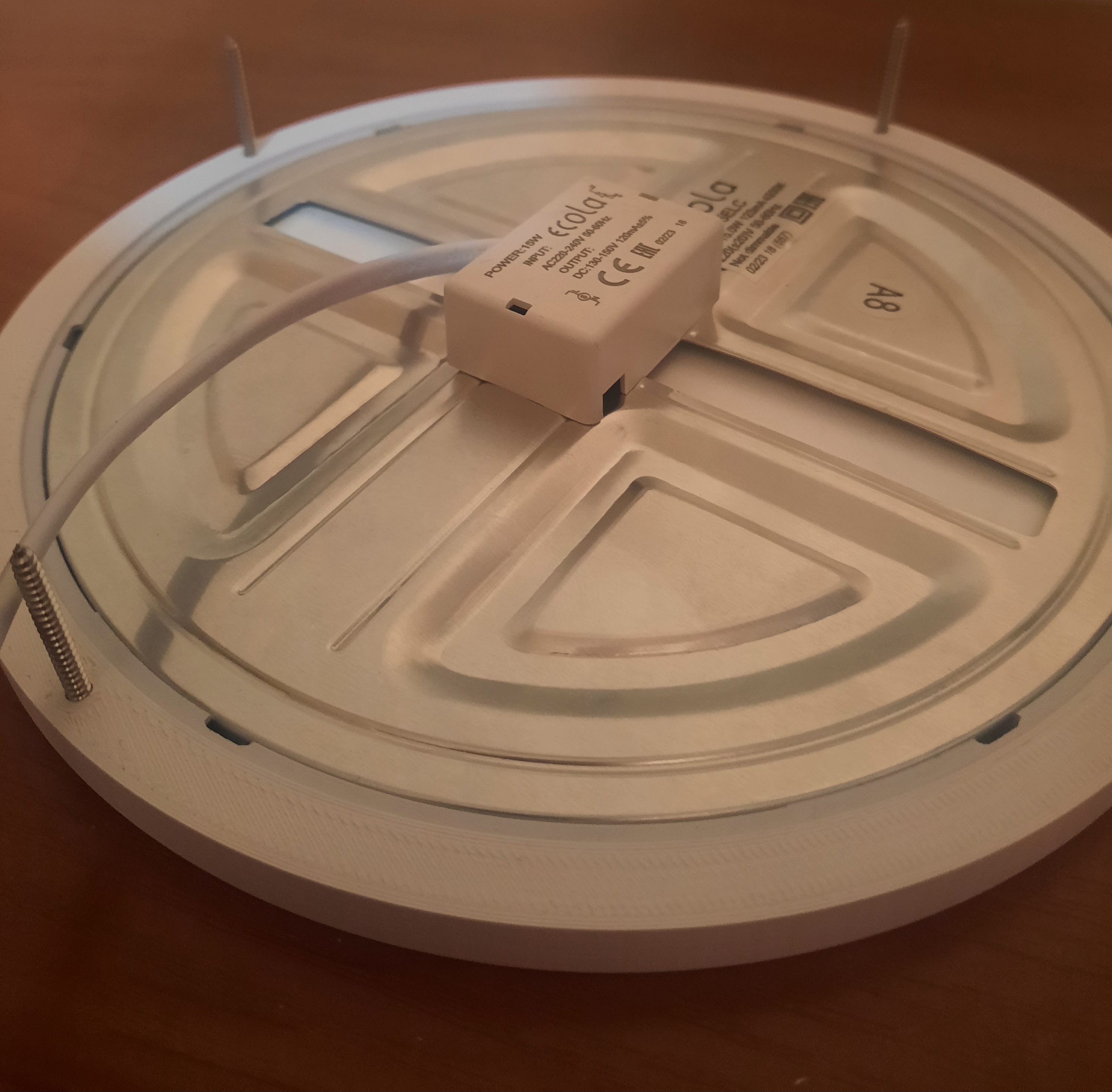 Entegre bir yapılı -LED DARV15ELC LED için gövde, kendi kendine dokunma vidasında sabitleme ile (Plastik Aparattır!!!)