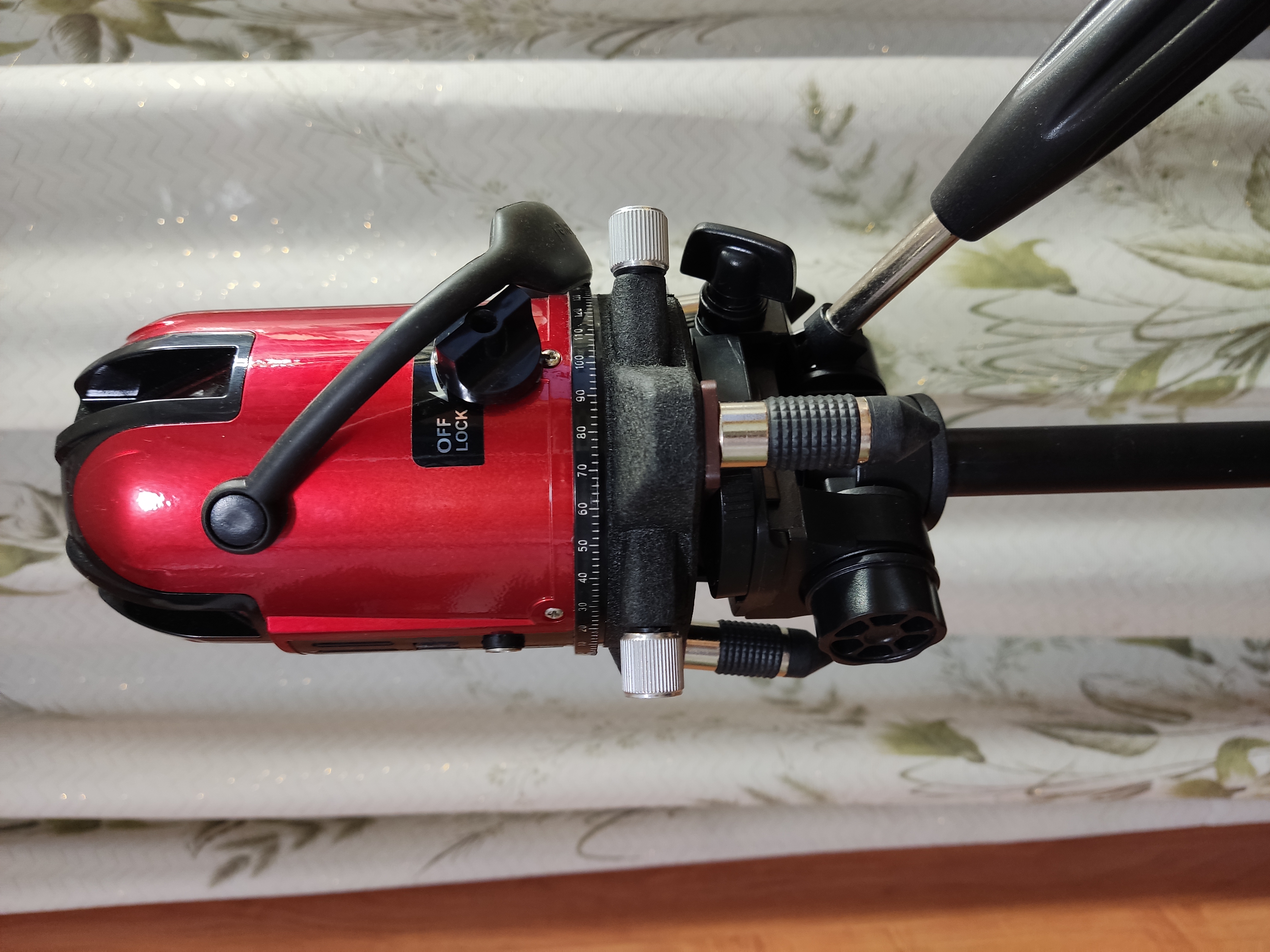 Yerçekimi lazer seviyesini fotoğraf tripoduna monte etmek için adaptör (Plastik Aparattır!!!)