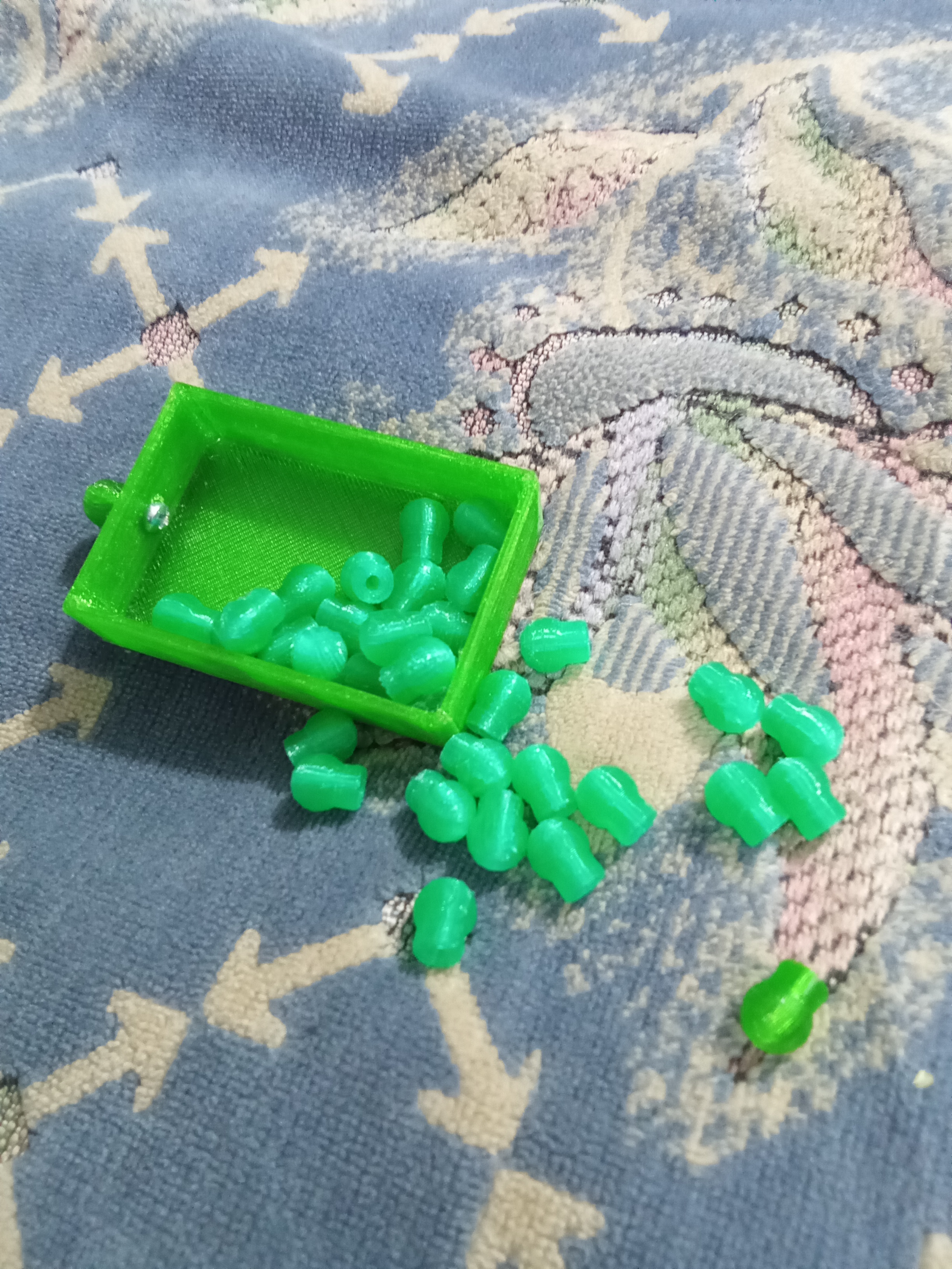 Küçük şeyler için organizatör (radyo bileşenleri). (Plastik Aparattır!!!) Küçük şeyler için organizatör (radyo bileşenleri). (Plastik Aparattır!!!)