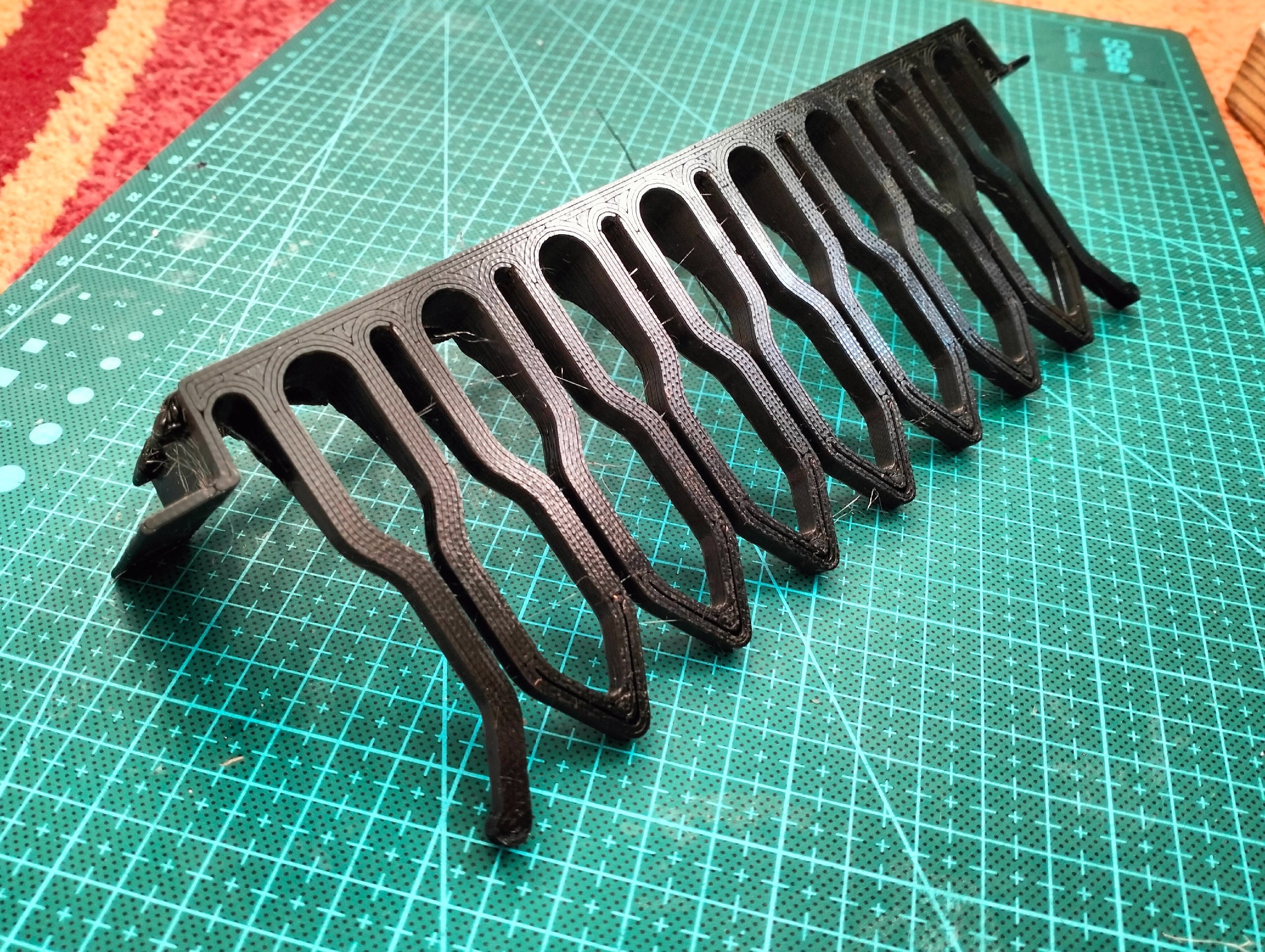 Atlant buzdolabı kapısındaki doypacklerdeki soslar ve püreler için asma raf (Plastik Aparattır!!!) Atlant buzdolabı kapısındaki doypacklerdeki soslar ve püreler için asma raf (Plastik Aparattır!!!)