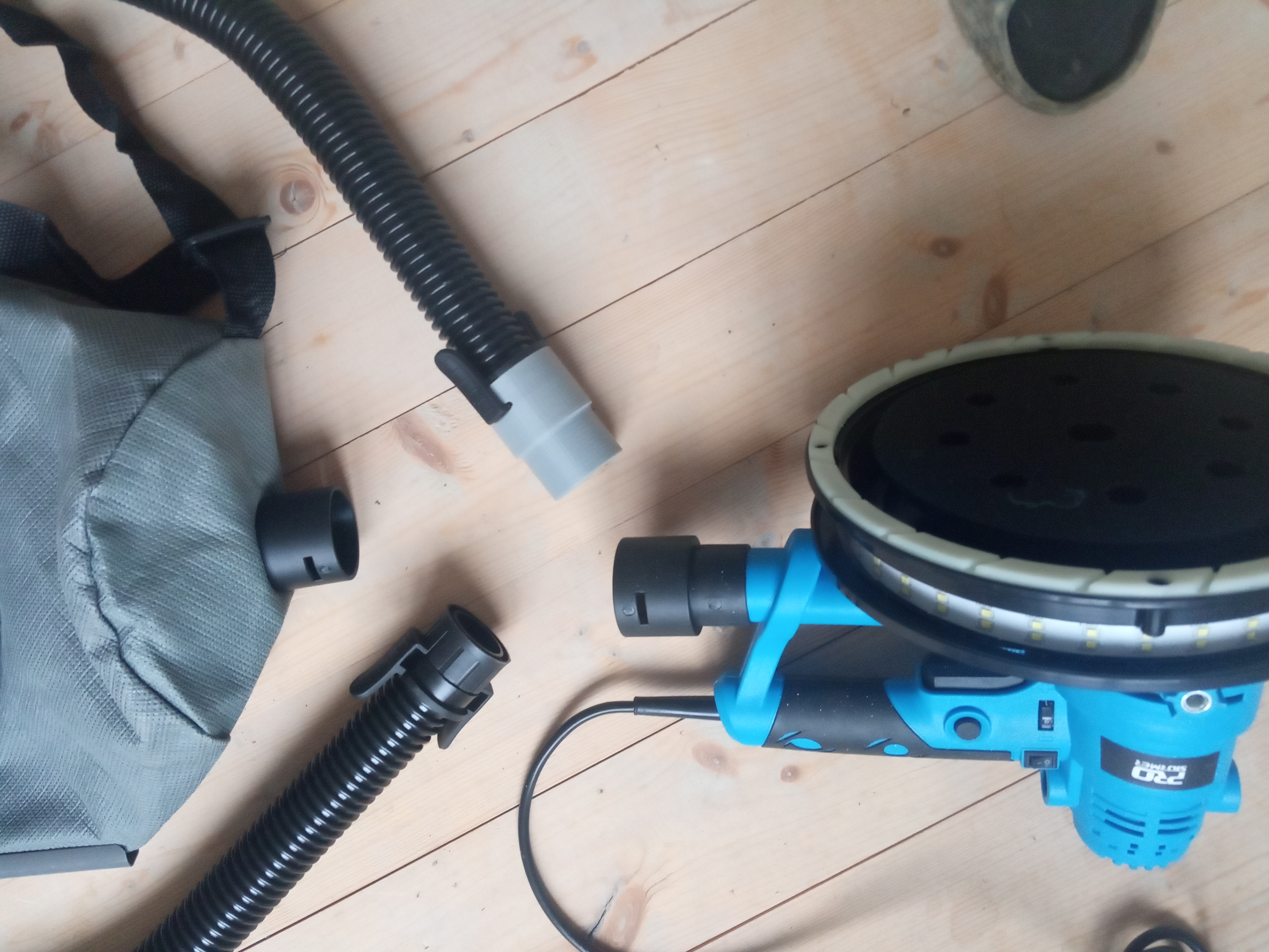 Alçıpan için bir Çin taşlama makinesini bir elektrikli süpürge hortumuna 40 mm bağlamak için adaptör. (Plastik Aparattır!!!) Alçıpan için bir Çin taşlama makinesini bir elektrikli süpürge hortumuna 40 mm bağlamak için adaptör. (Plastik Aparattır!!!)