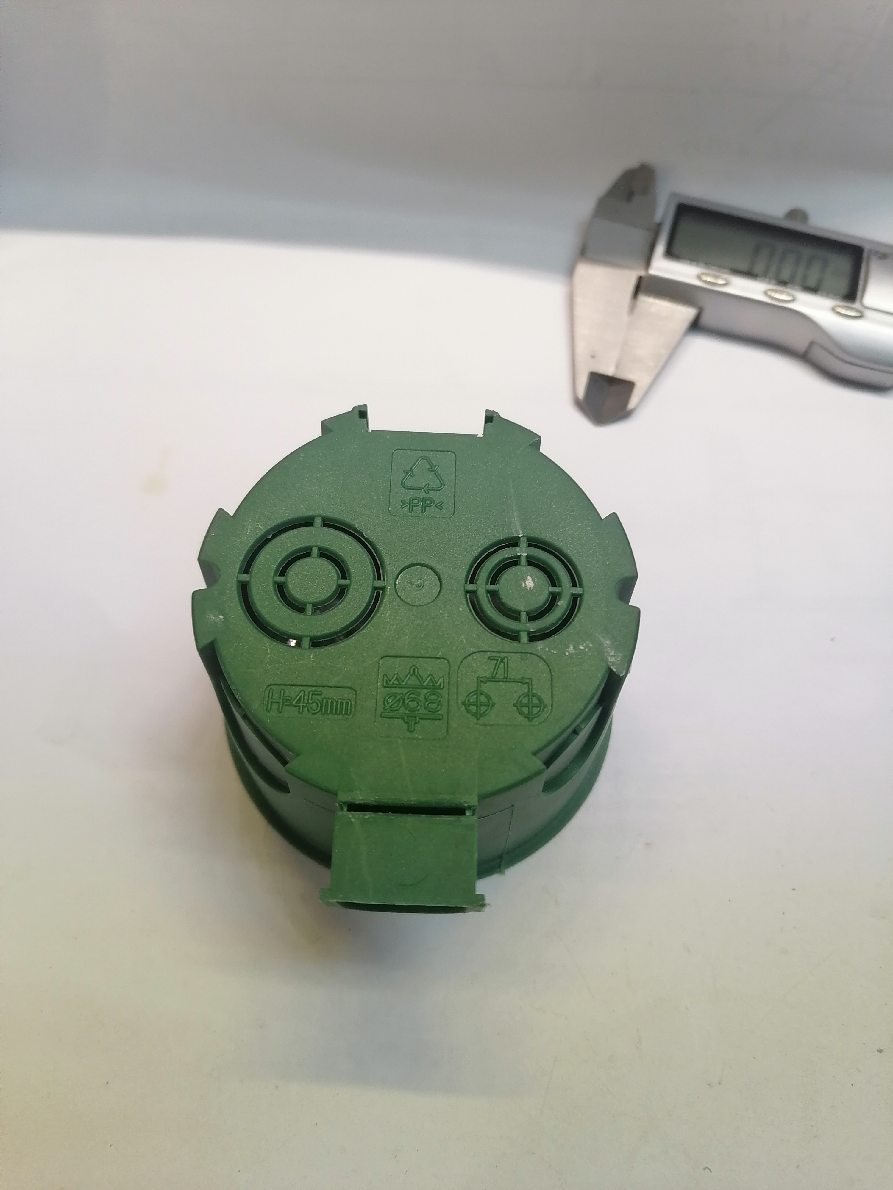 Soketi kapa. (Plastik Aparattır!!!)