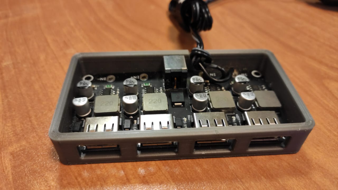 Araç telefonu şarj cihazı için kılıf (Plastik Aparattır!!!)