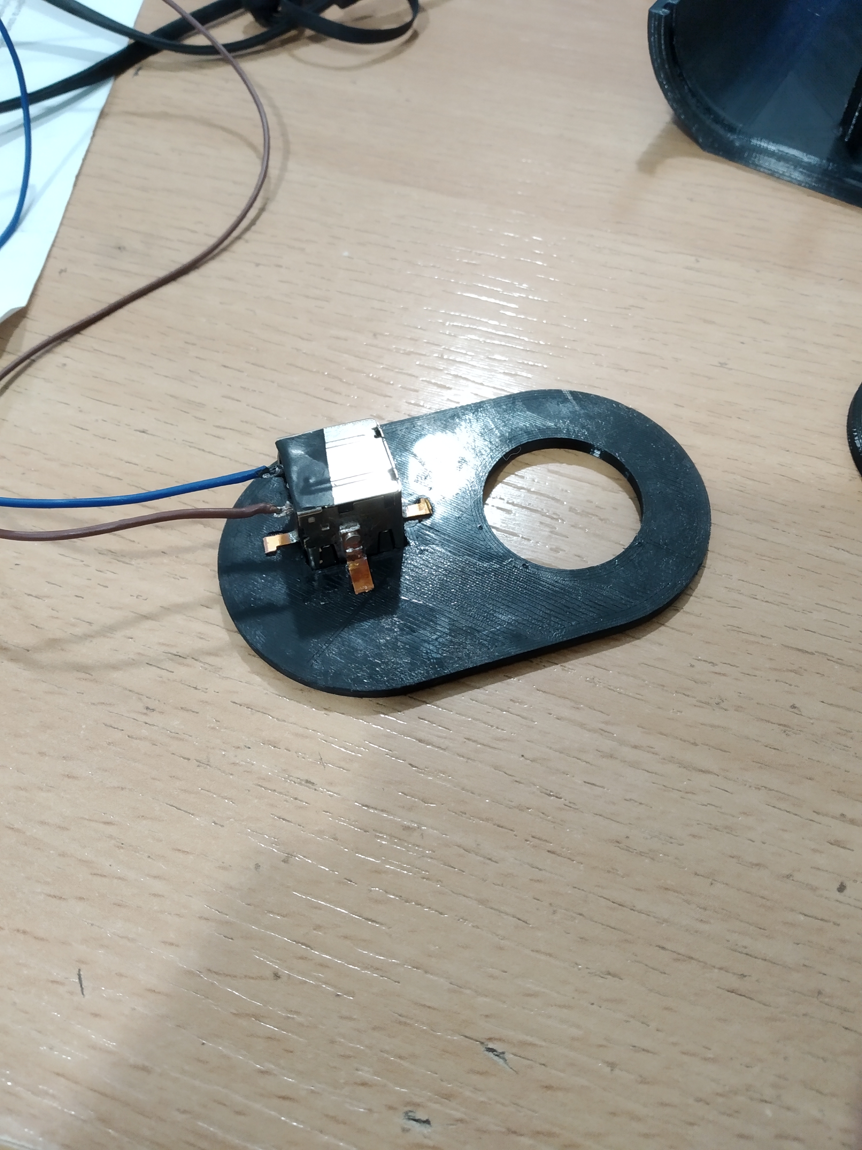 Çakmak + 2 USB (Plastik Aparattır!!!)