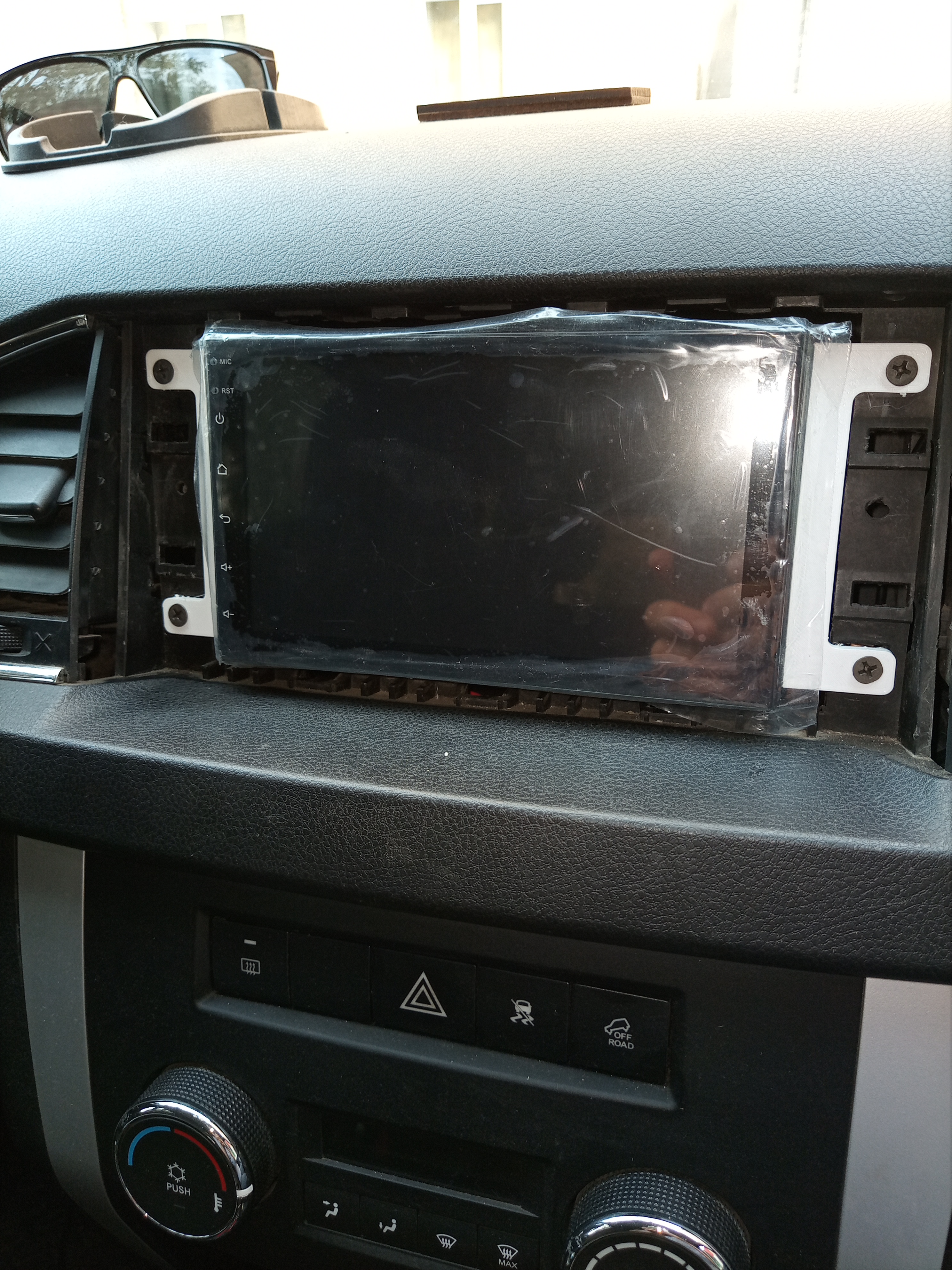 UAZ Patriot 2017+ için Universal Radio 2din 7 "(Geçiş Çerçevesi) Kurulum Kiti (Plastik Aparattır!!!)