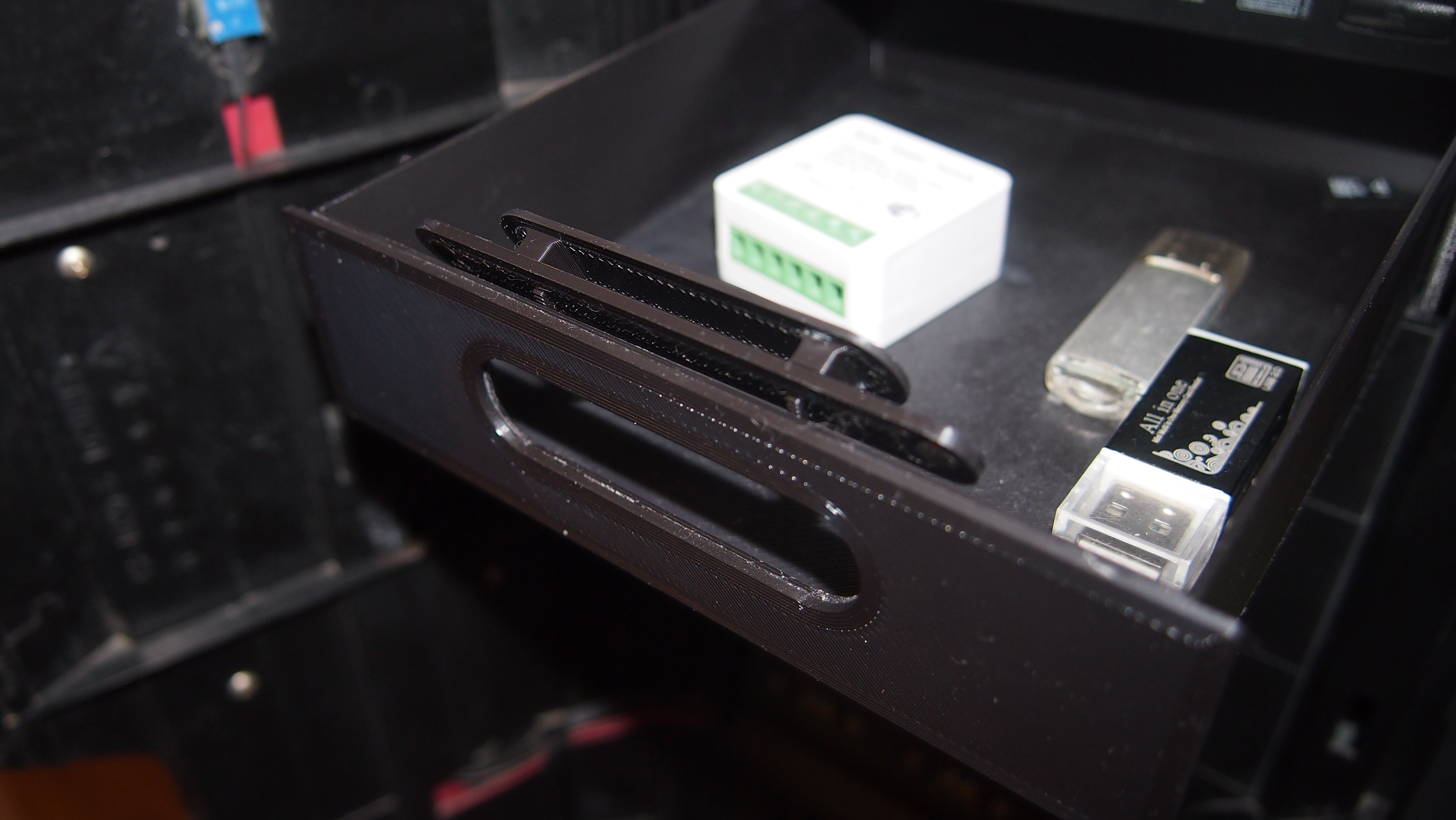 Bölüm 5.25'teki Çekmece (Plastik Aparattır!!!)