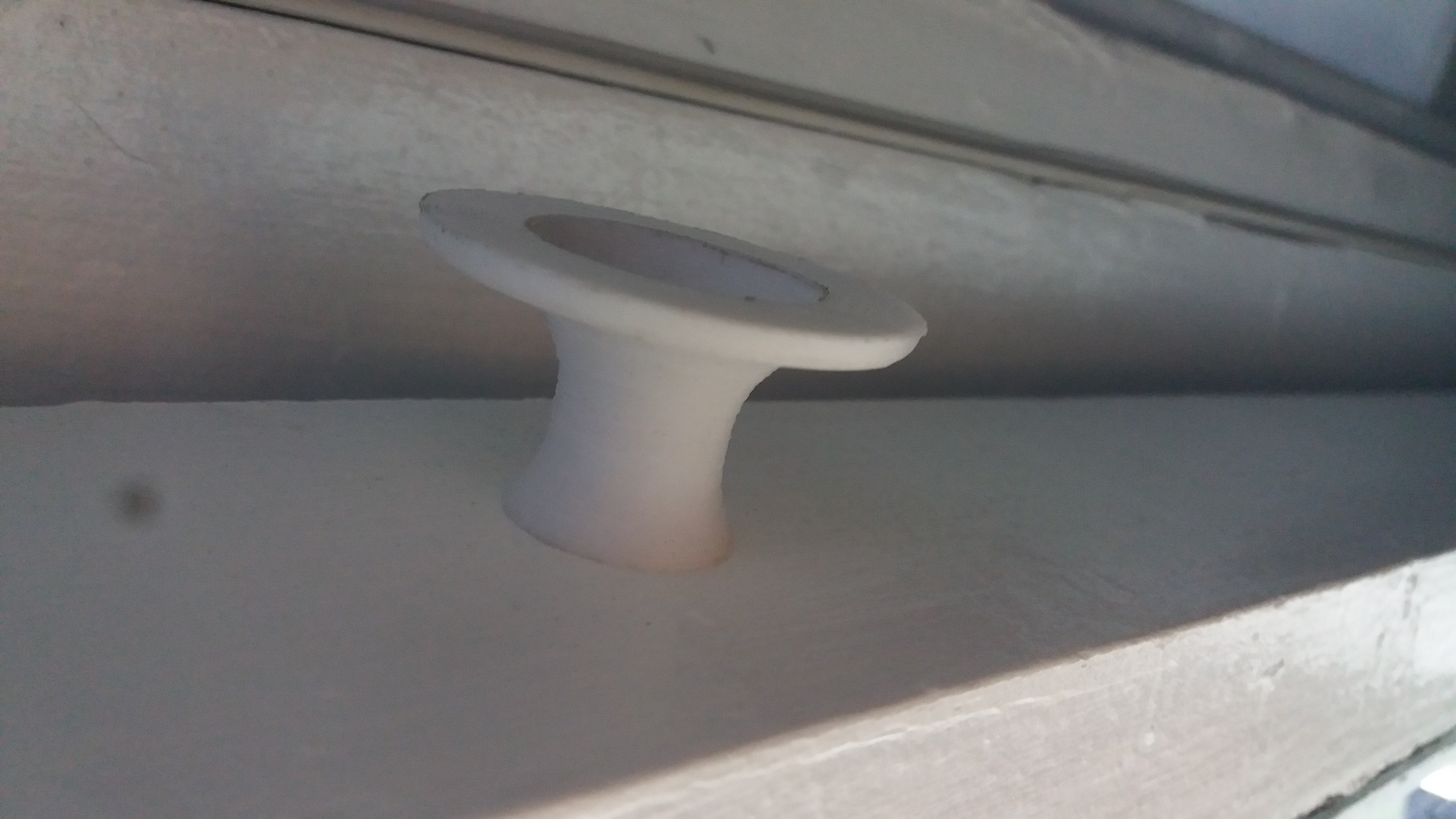 Balkon kapısı veya mobilya kolu (Plastik Aparattır!!!)
