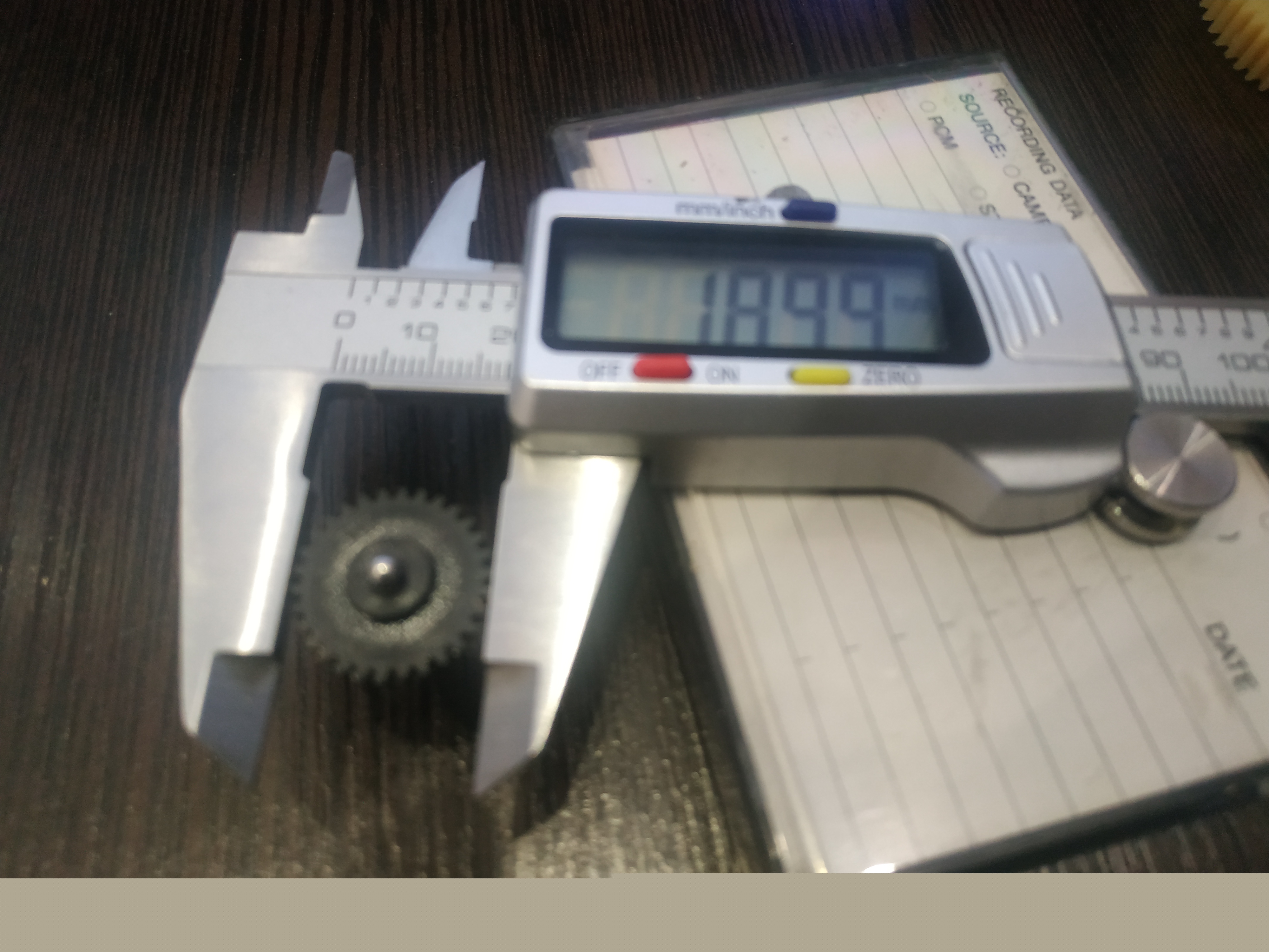 Katlanır aynanın mekanizması için dişli mazda (Plastik Aparattır!!!)