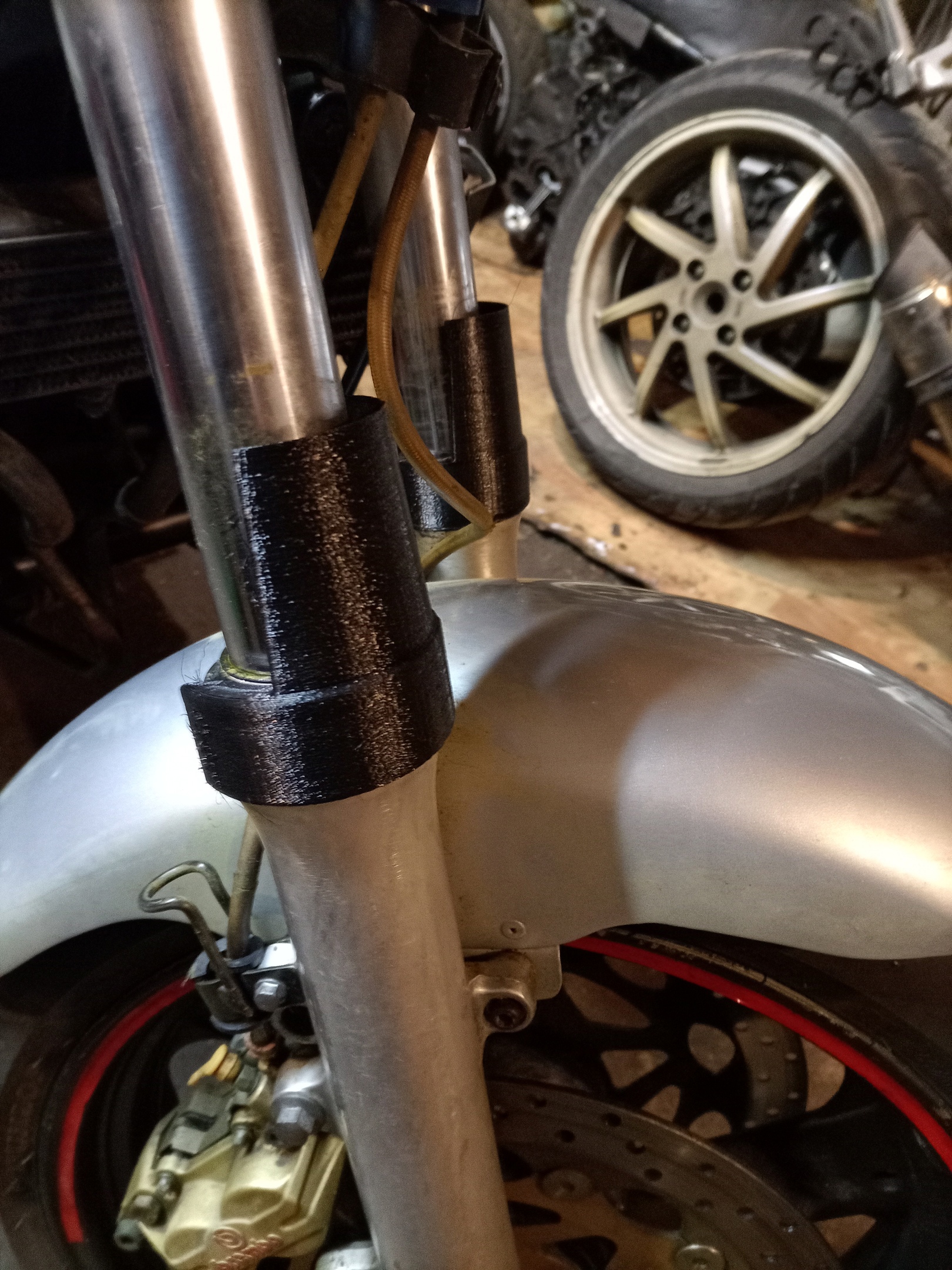 Motosiklet çatalının kaleminin anterlerinin korunması Yamaha xjr1200 (Plastik Aparattır!!!)