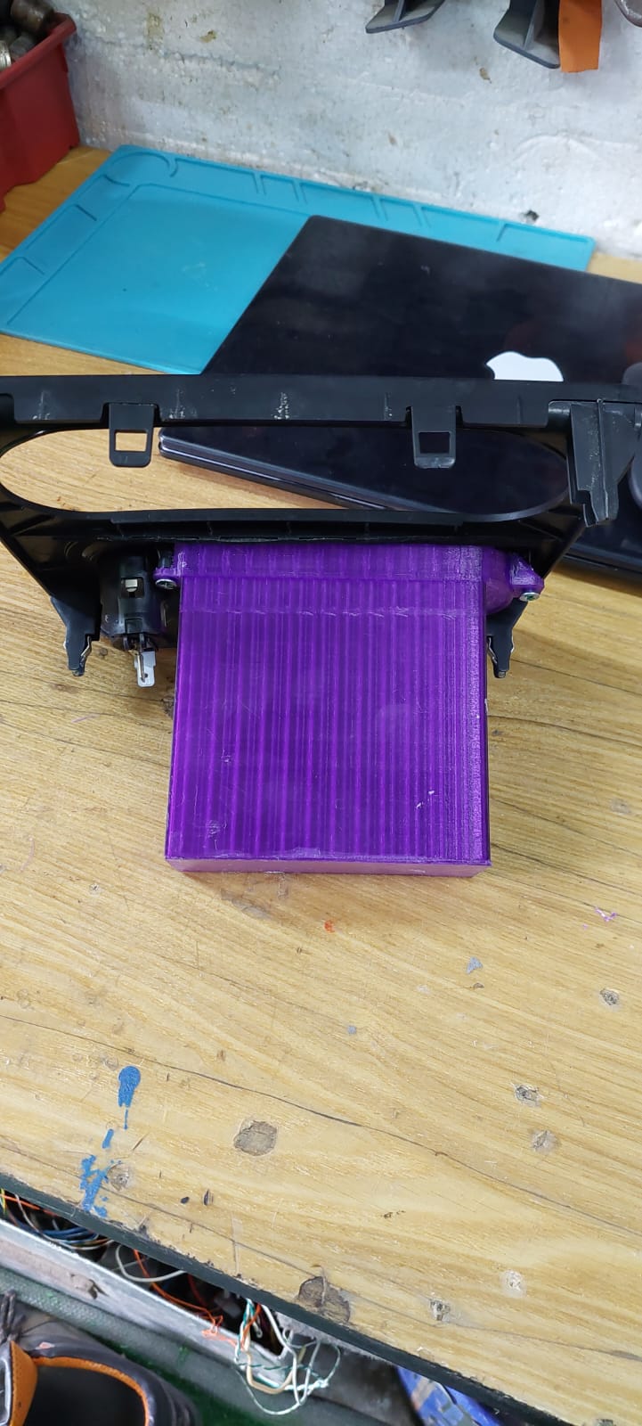 Raf Nissan Qashqai J10 telefonu için uzatıldı (Plastik Aparattır!!!) Raf Nissan Qashqai J10 telefonu için uzatıldı (Plastik Aparattır!!!)