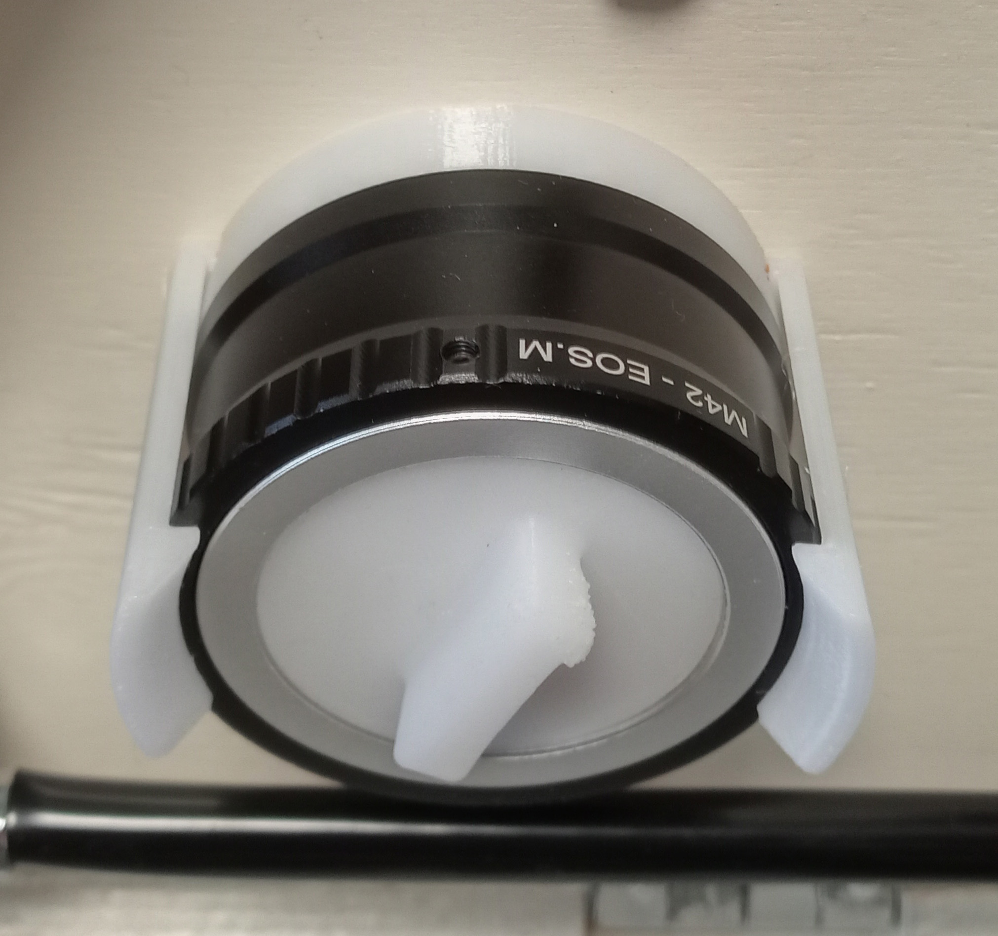 Teleskopun elemanlarının bir dizi bağlantı elemanı: M42 - EOS.M adaptörü (Plastik Aparattır!!!) Teleskopun elemanlarının bir dizi bağlantı elemanı: M42 - EOS.M adaptörü (Plastik Aparattır!!!)