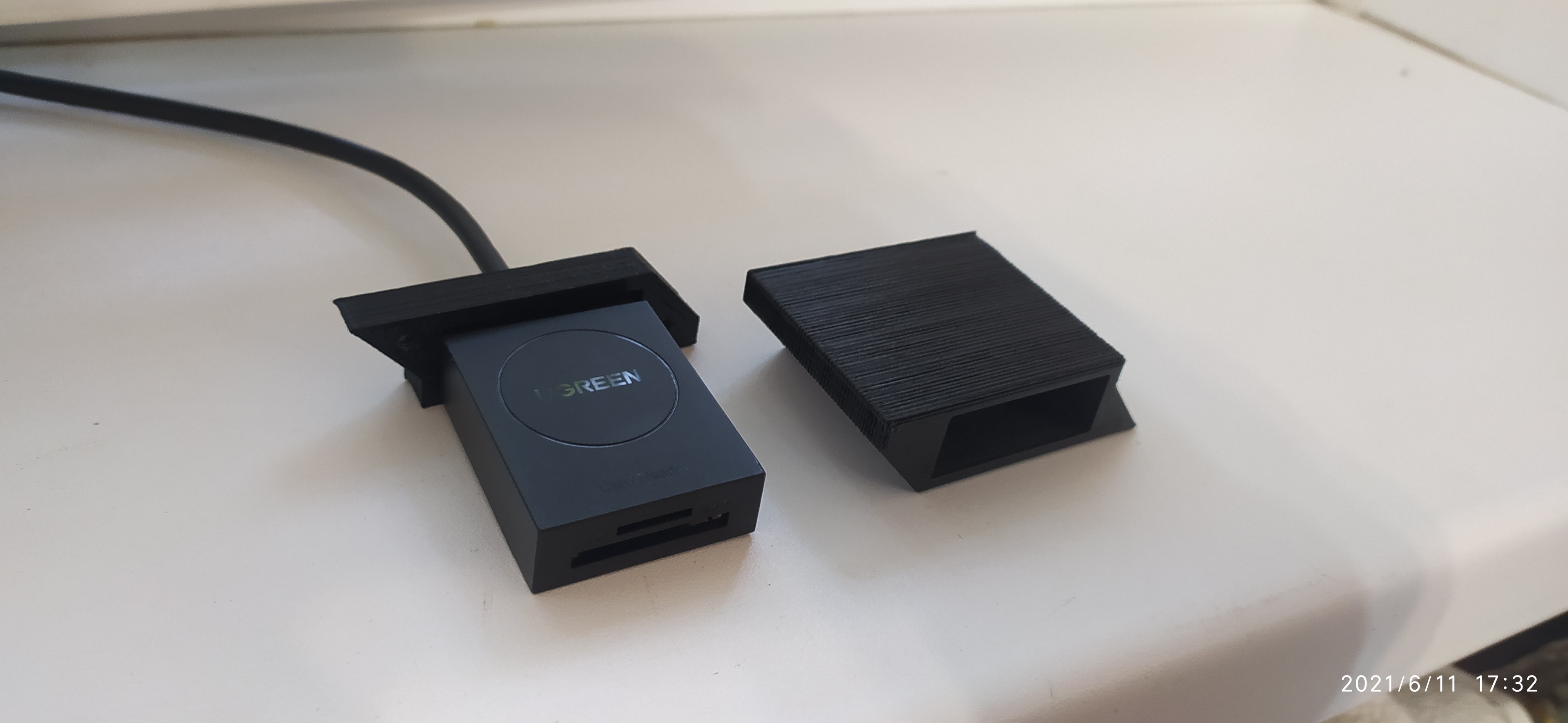 PC Kılıfında Kart Okuyucu Kılıfı (Plastik Aparattır!!!)