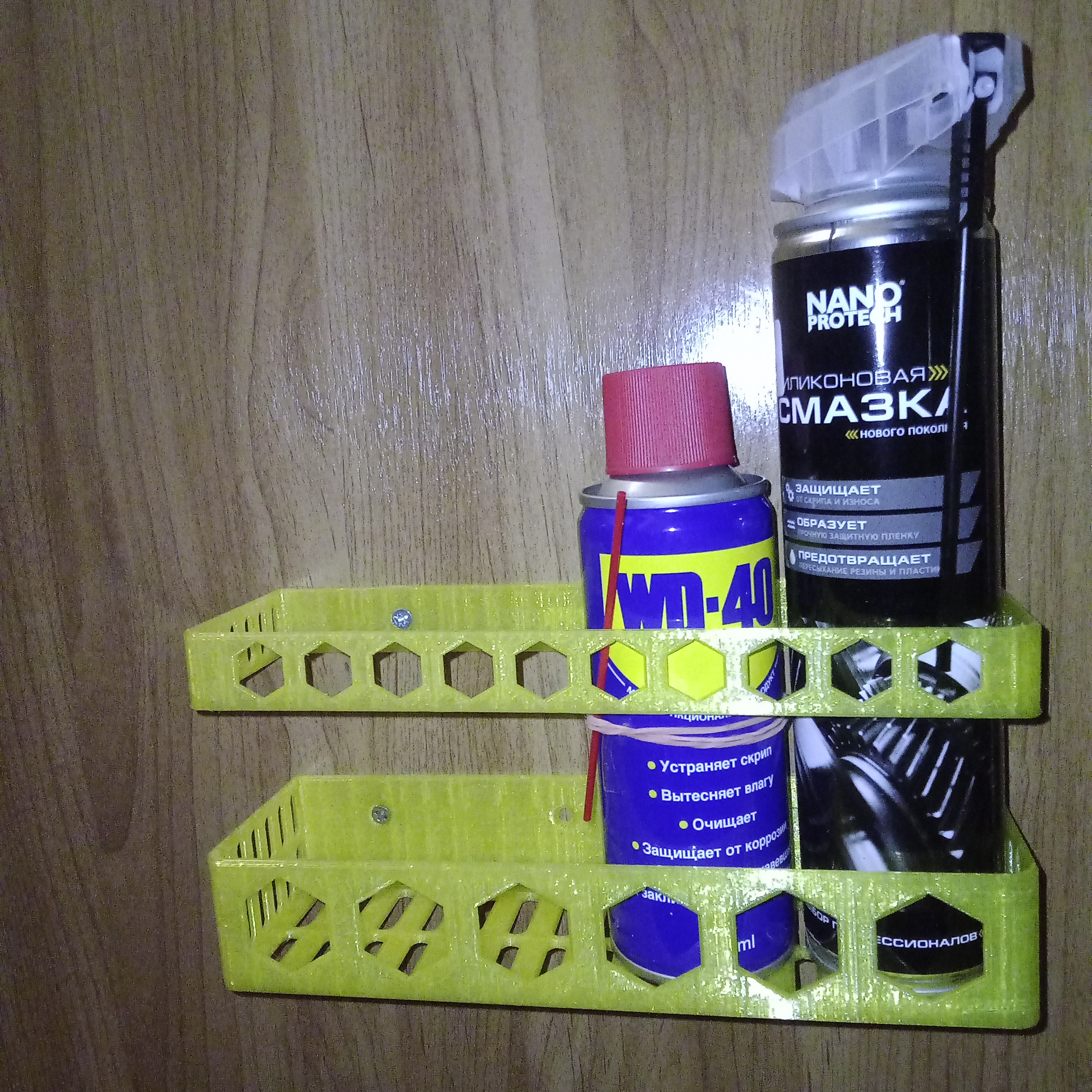 60 mm'ye kadar çaplı aerosol kutuları için organizatör. Kapıya (Plastik Aparattır!!!)