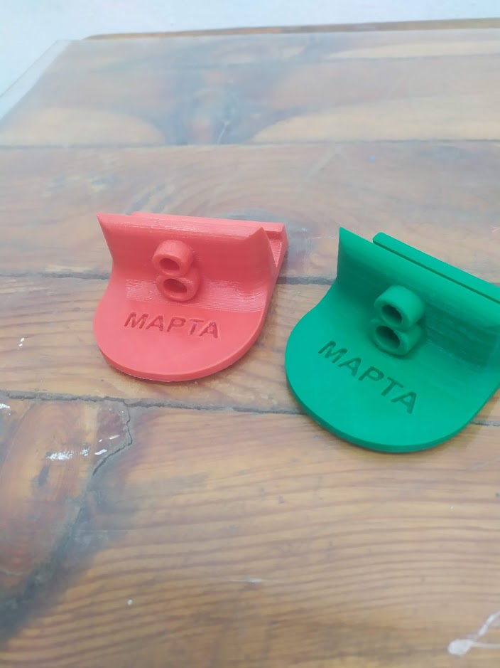 8 Mart için telefon standı. (Plastik Aparattır!!!)