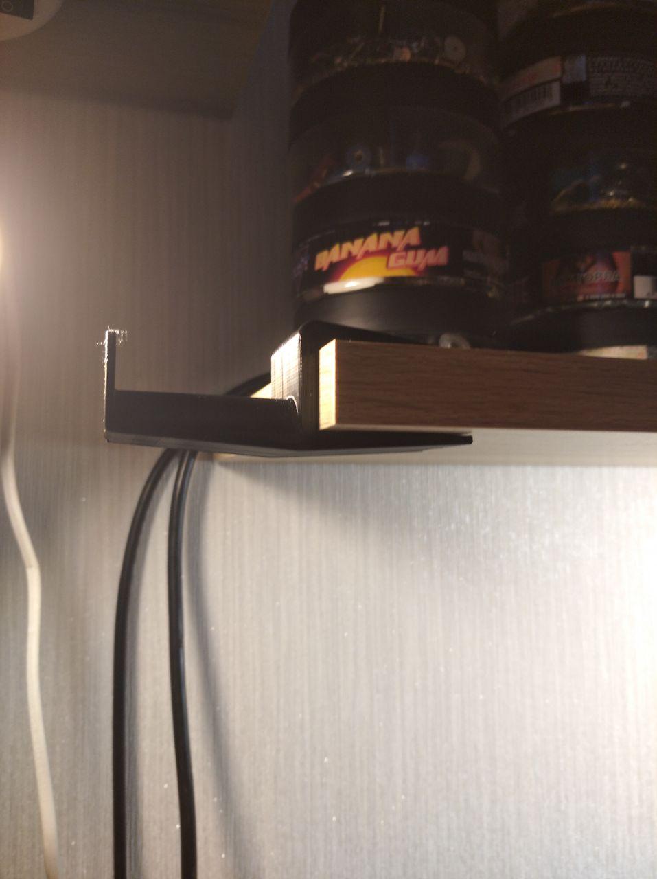 18 mm castorama rafı için kulaklık tutucusu. (Plastik Aparattır!!!)