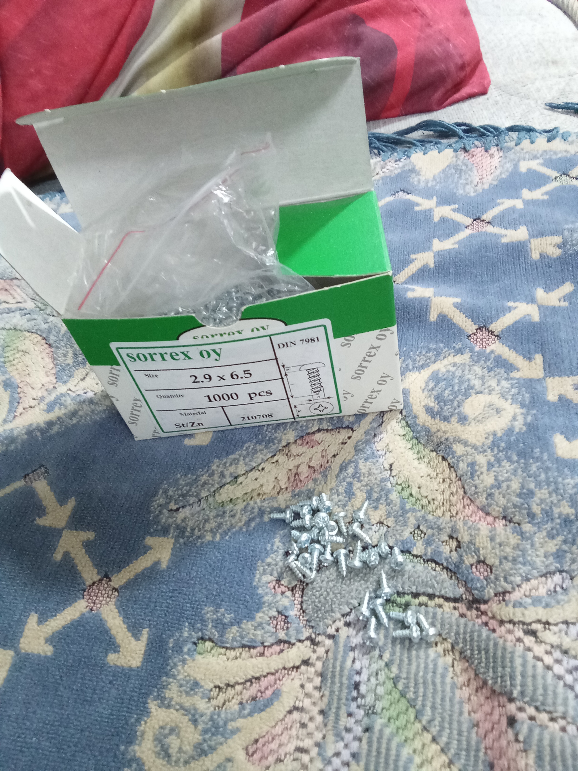 Küçük şeyler için organizatör (radyo bileşenleri). (Plastik Aparattır!!!) Küçük şeyler için organizatör (radyo bileşenleri). (Plastik Aparattır!!!)