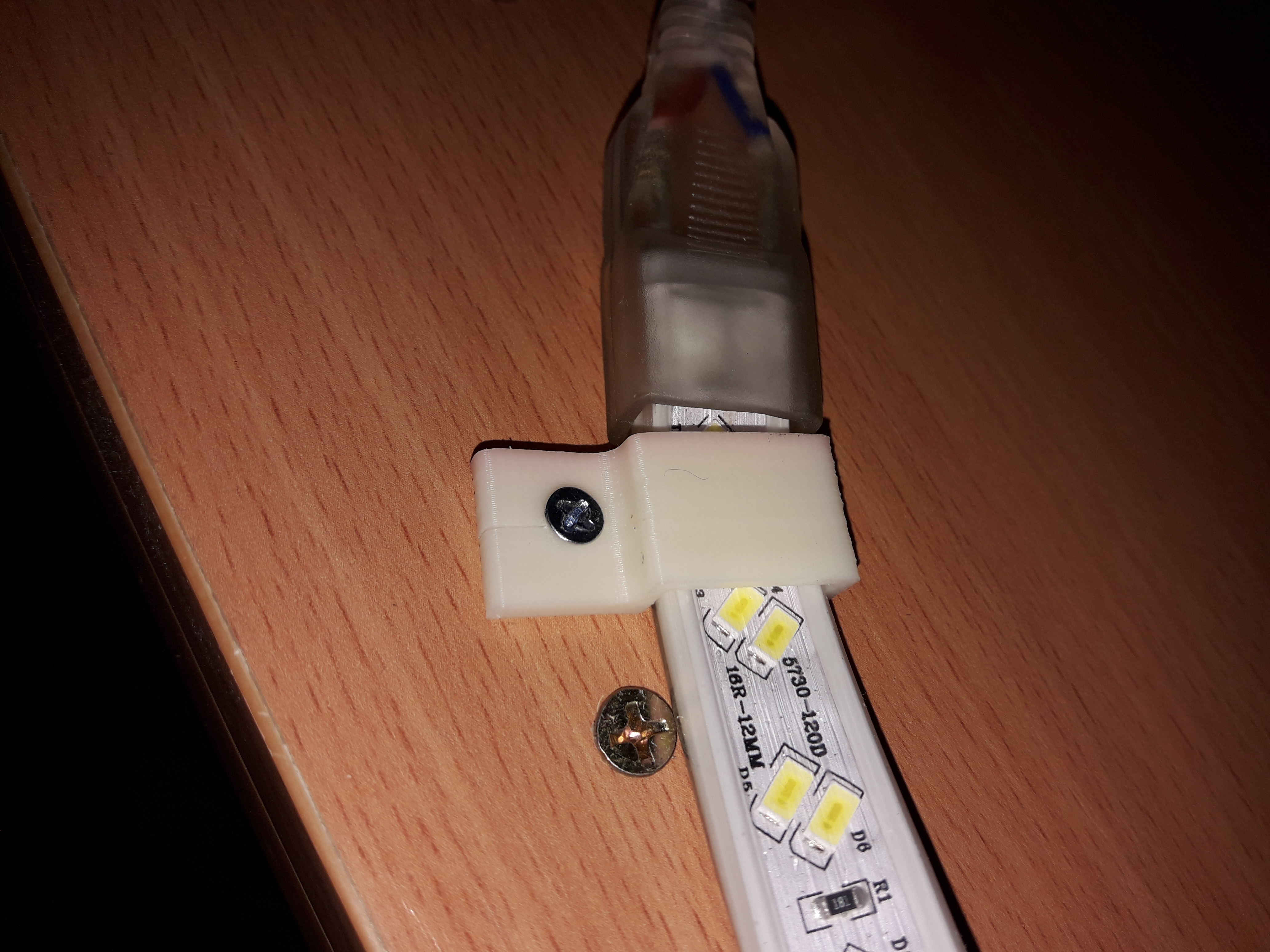 Montaj LED şeridi (17x6) (Plastik Aparattır!!!) Montaj LED şeridi (17x6) (Plastik Aparattır!!!)