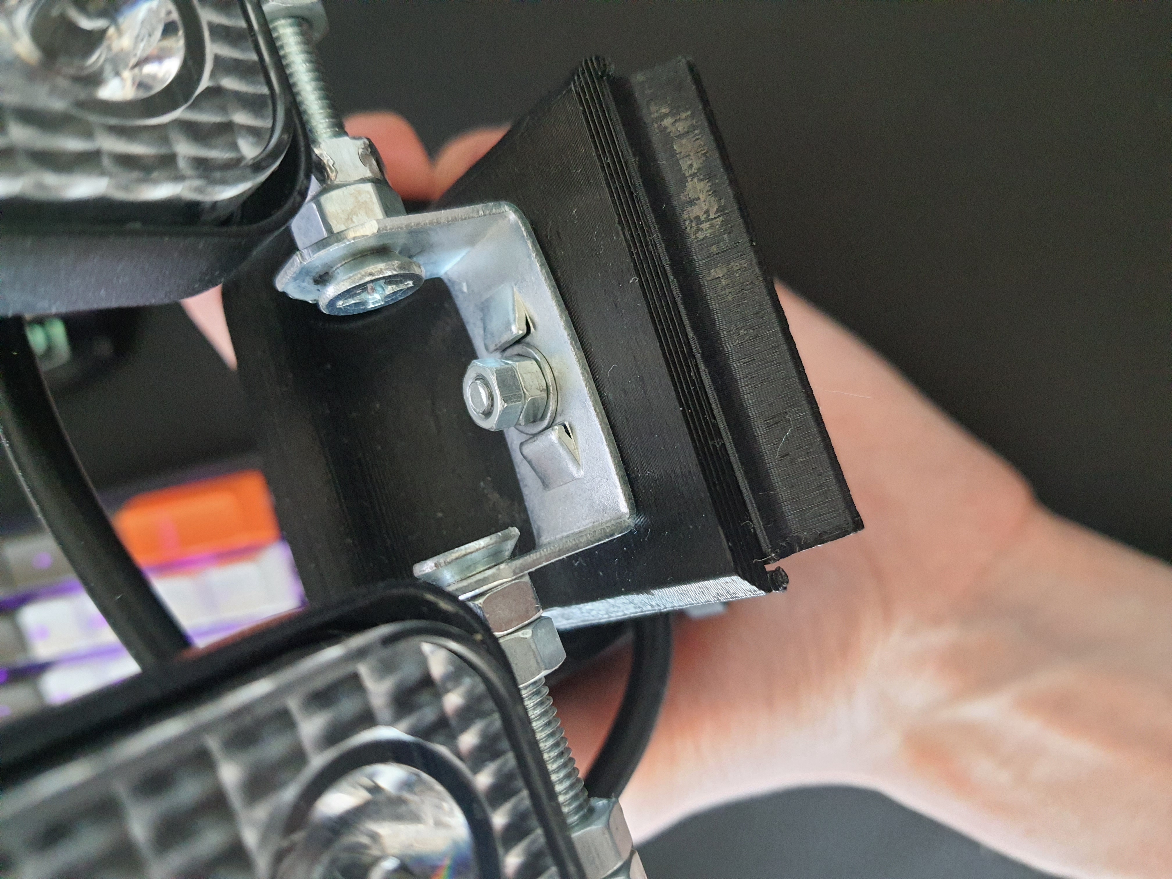 Pil Makita'nın altında bir tripod için dışkı (Plastik Aparattır!!!)