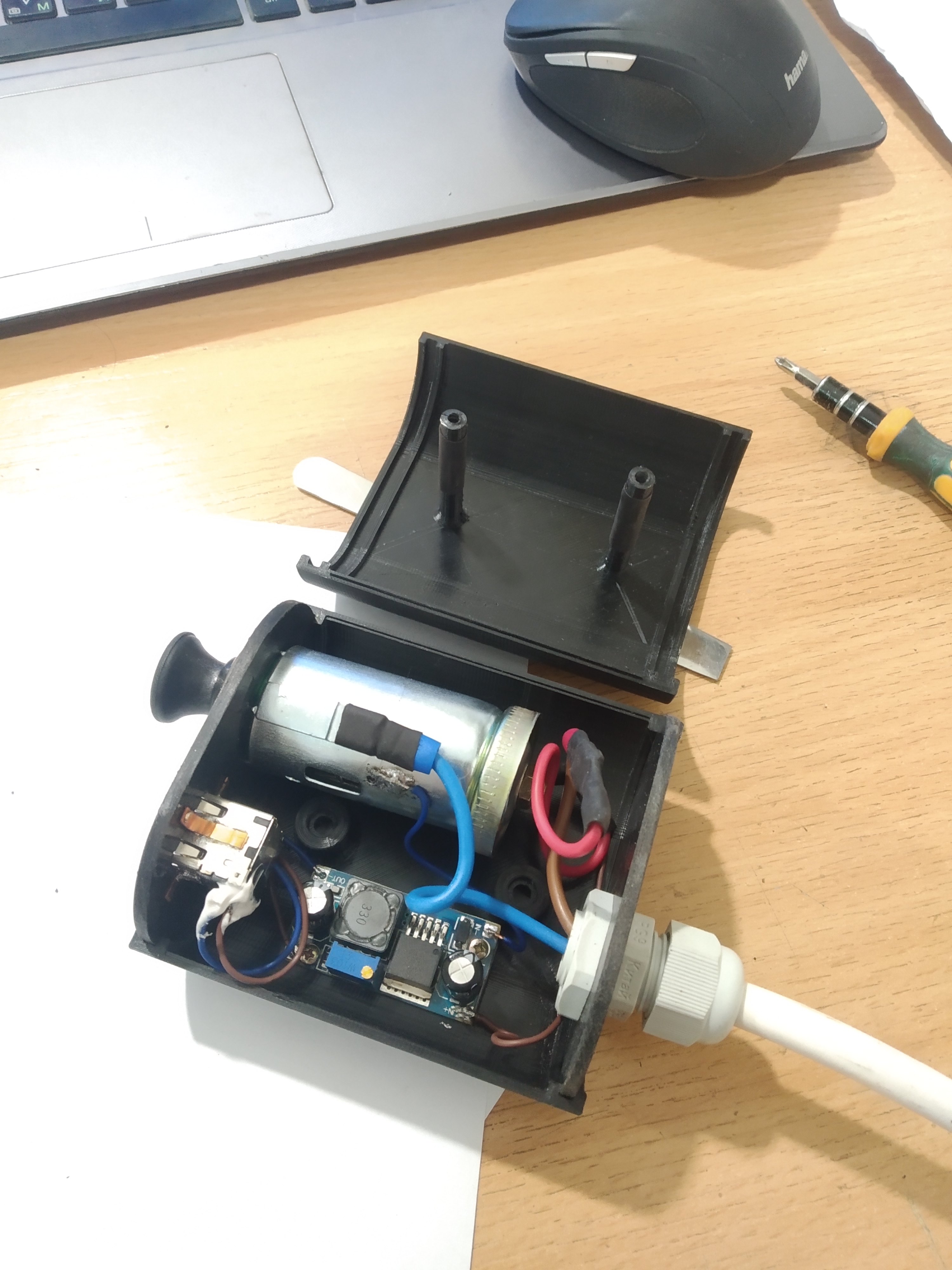 Çakmak + 2 USB (Plastik Aparattır!!!)