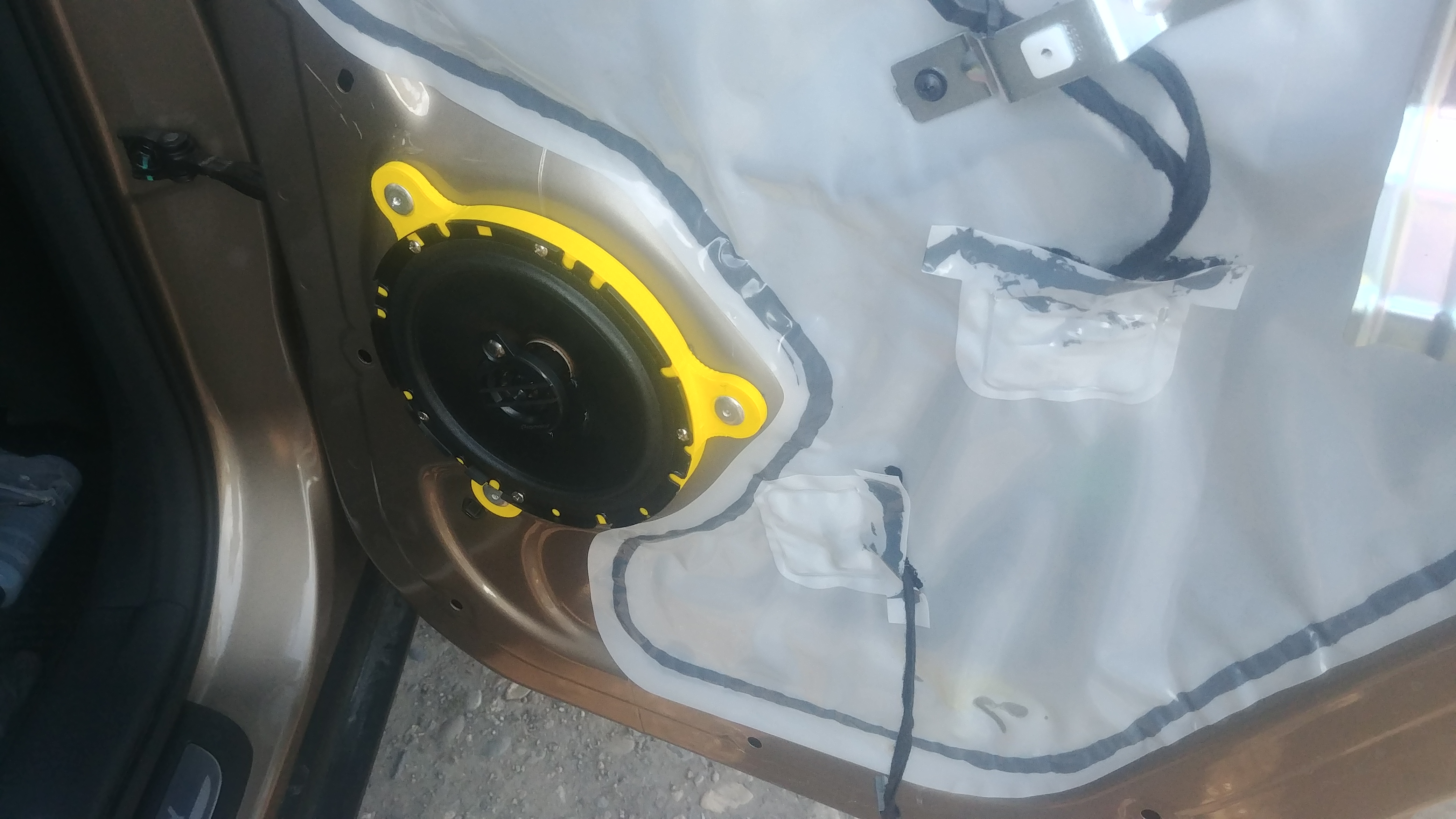 Geely Atlas Hoparlör Aracı (Plastik Aparattır!!!)