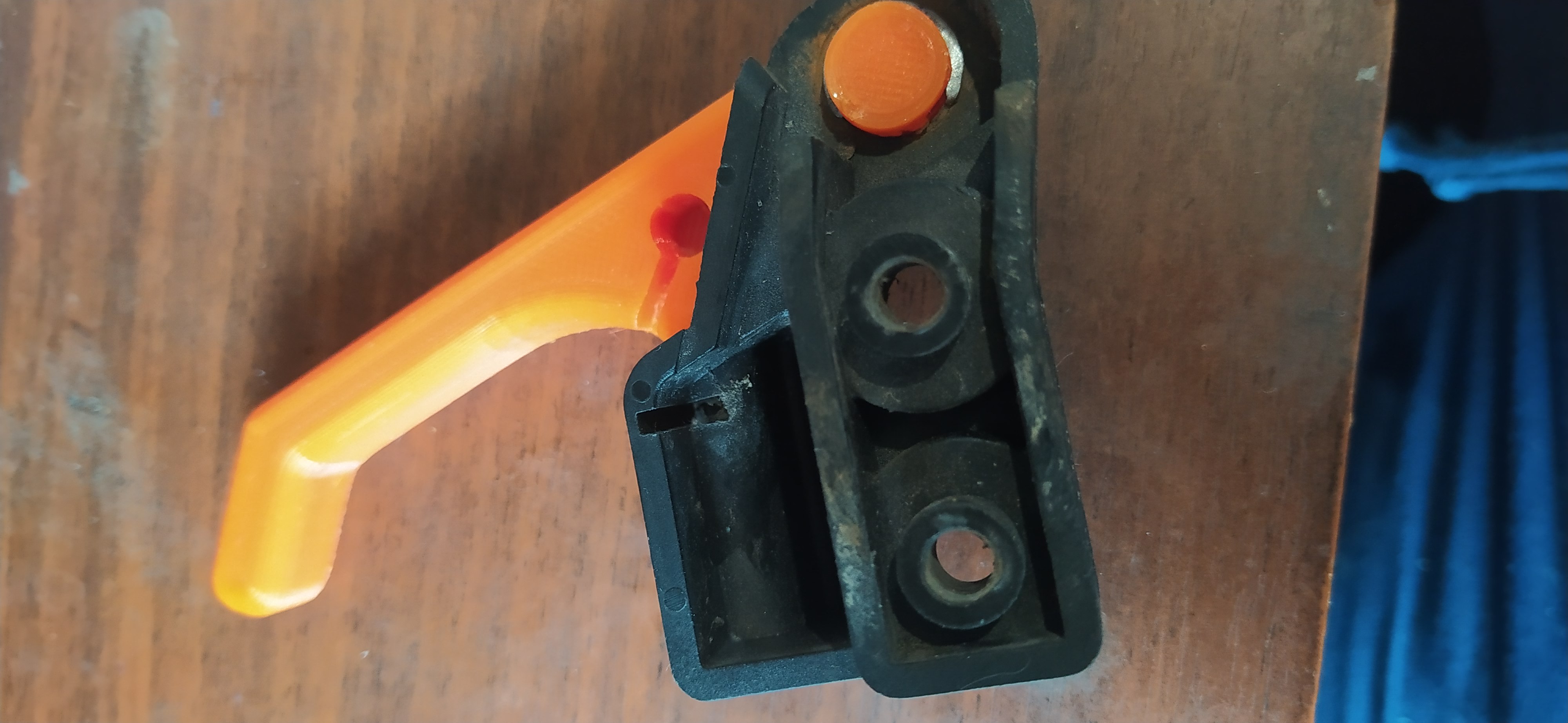 Volkswagen Taşıyıcı 4 Kaput Açma Kolu (Plastik Aparattır!!!)