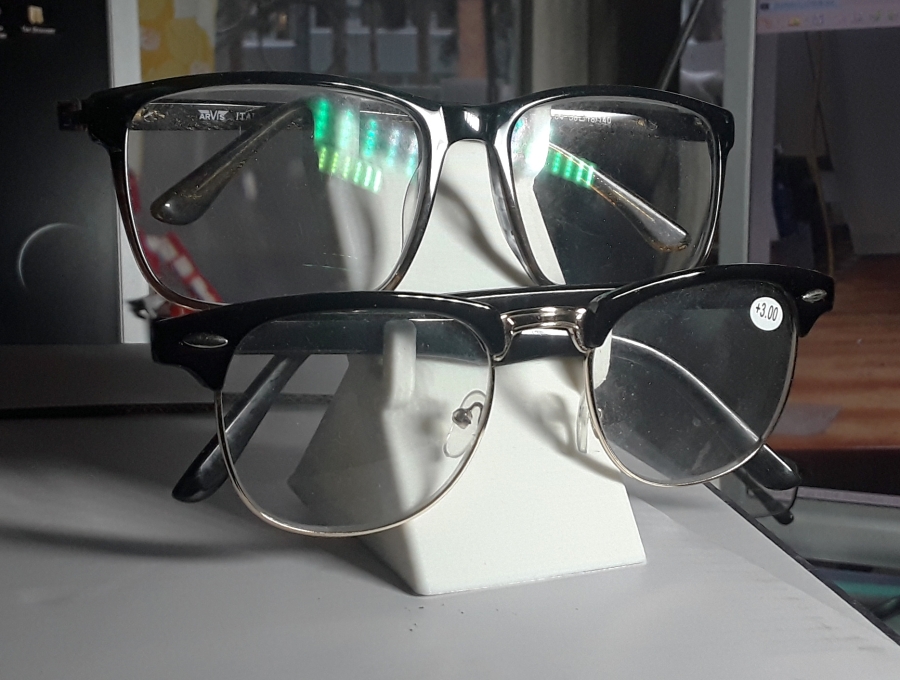 Gözlük masaları (Plastik Aparattır!!!)