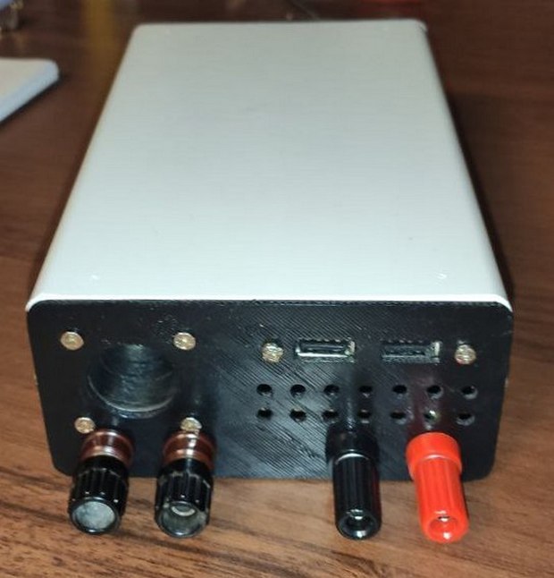 Güç kaynağı 12+5 volt (Plastik Aparattır!!!)