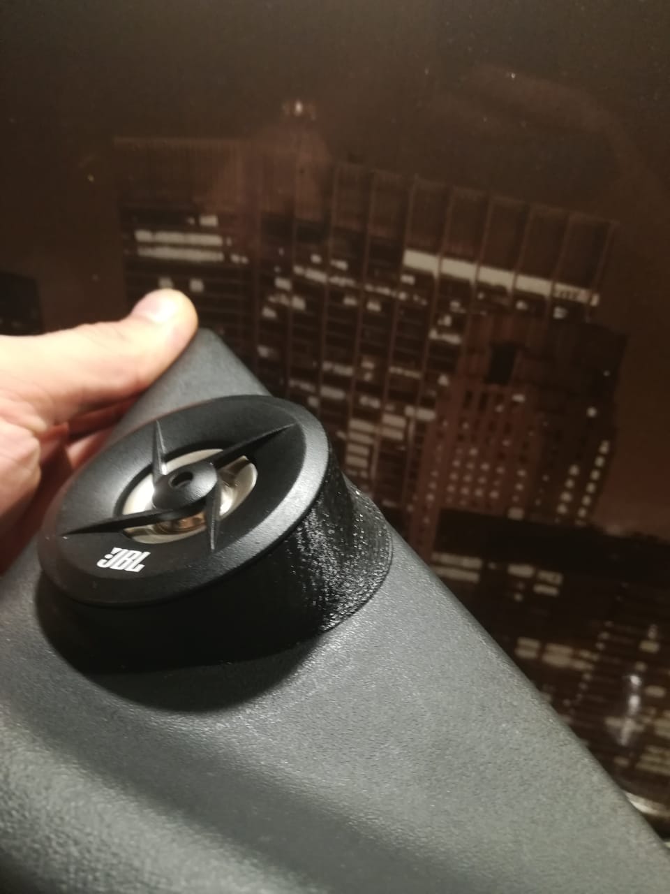 JBL 600ce etabının podyumu Priora'da gıcırdıyor (Plastik Aparattır!!!)