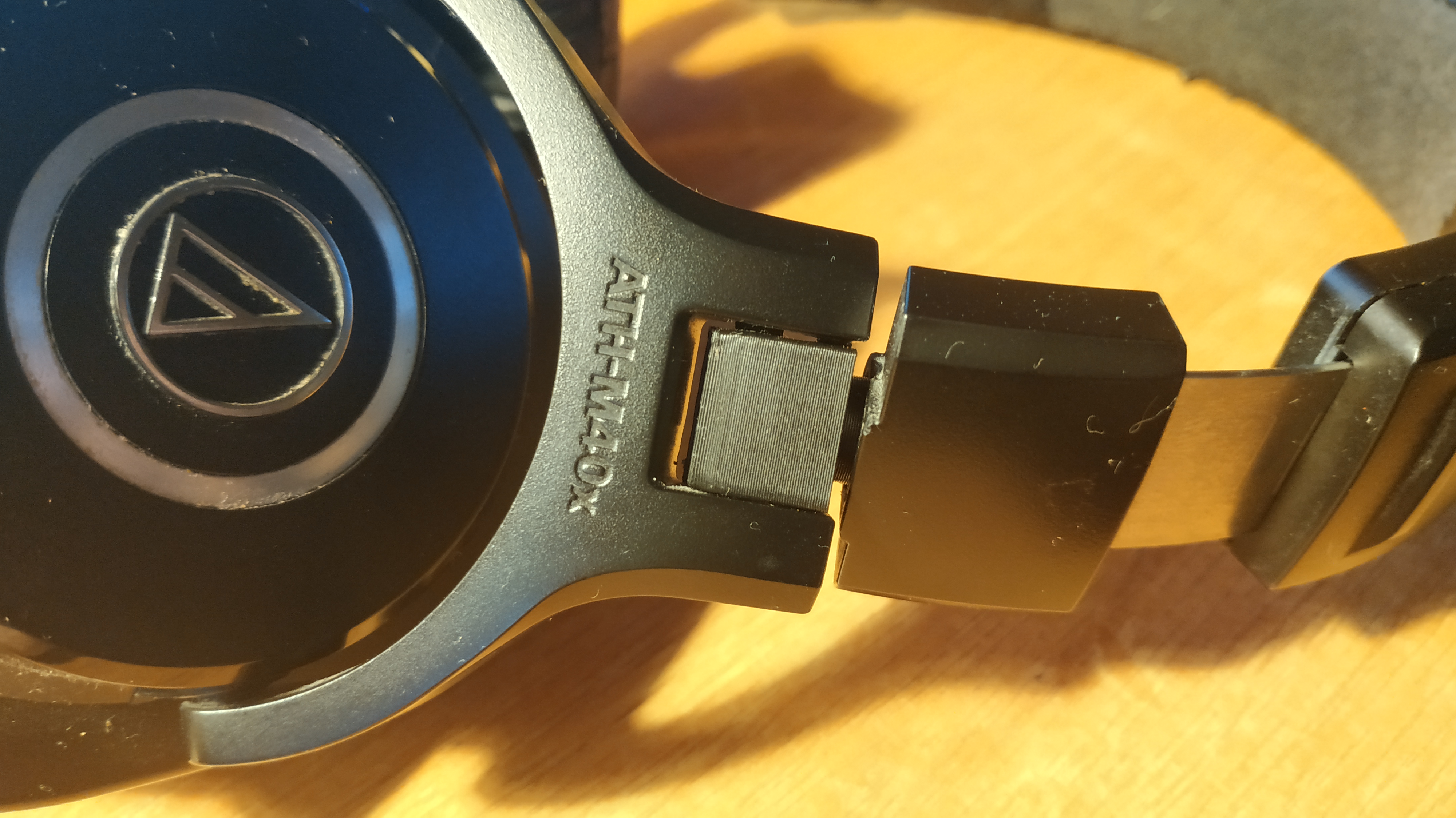 Audio-Technica ATH-M40X kulaklıkların sol ve sağ menteşeleri (Plastik Aparattır!!!) Audio-Technica ATH-M40X kulaklıkların sol ve sağ menteşeleri (Plastik Aparattır!!!)