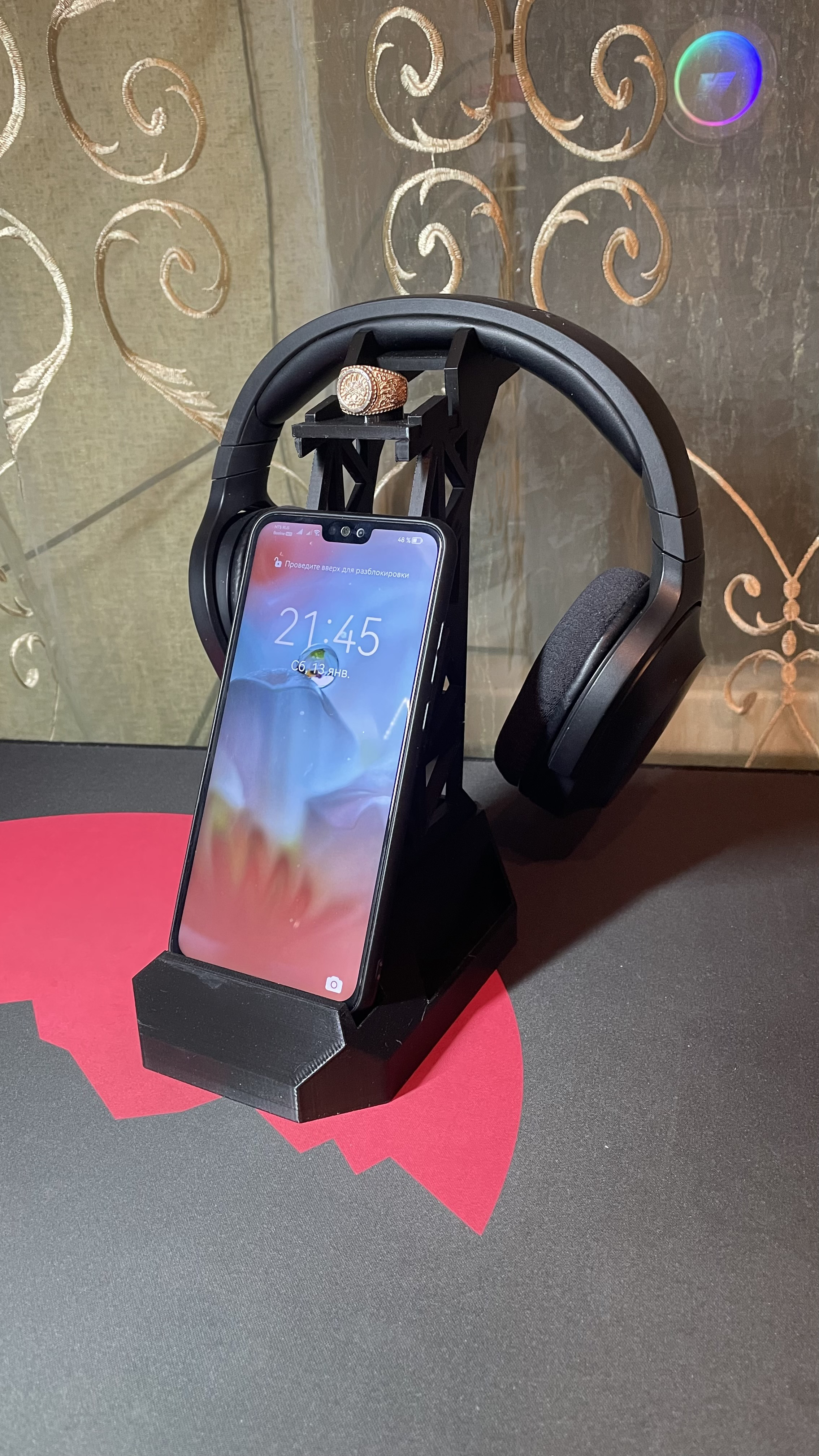 Telefon + Kulaklıklar + Yüzük (Plastik Aparattır!!!)
