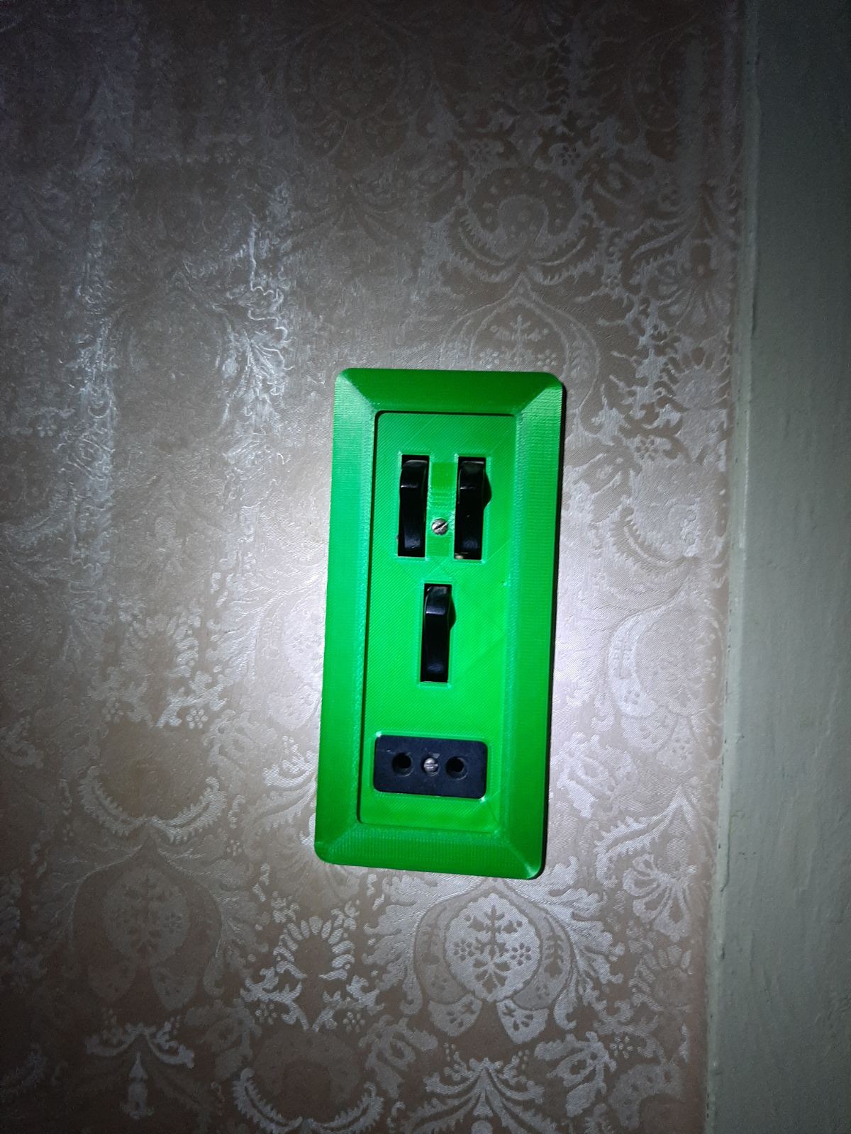 Sovyet devre kesicinin dış paneli (Plastik Aparattır!!!)