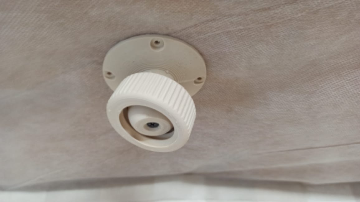 Tavandaki hemen hemen her projektör için süspansiyon (Plastik Aparattır!!!) Tavandaki hemen hemen her projektör için süspansiyon (Plastik Aparattır!!!)