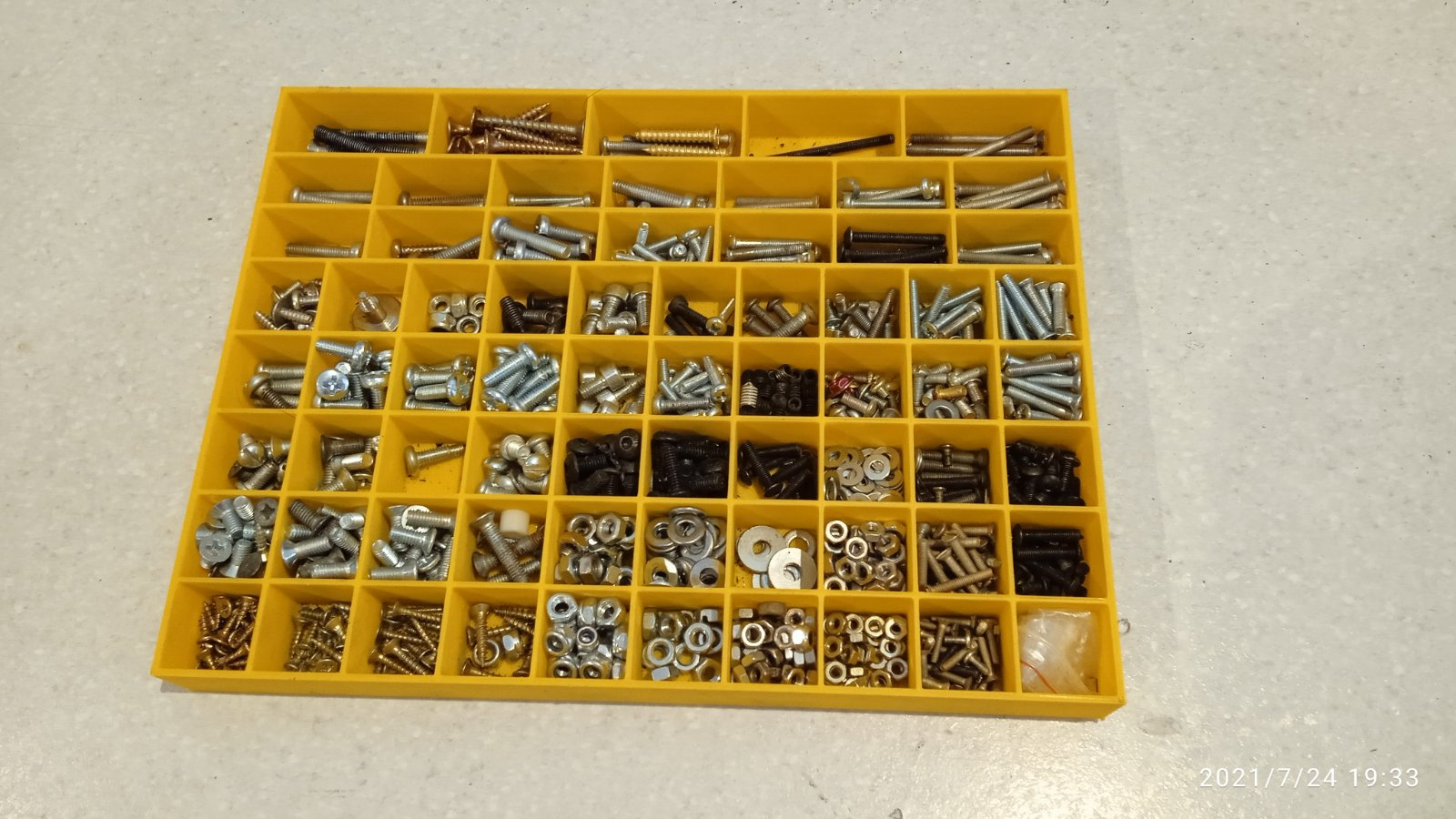 Vidalar ve vidalar için kaset (Plastik Aparattır!!!)