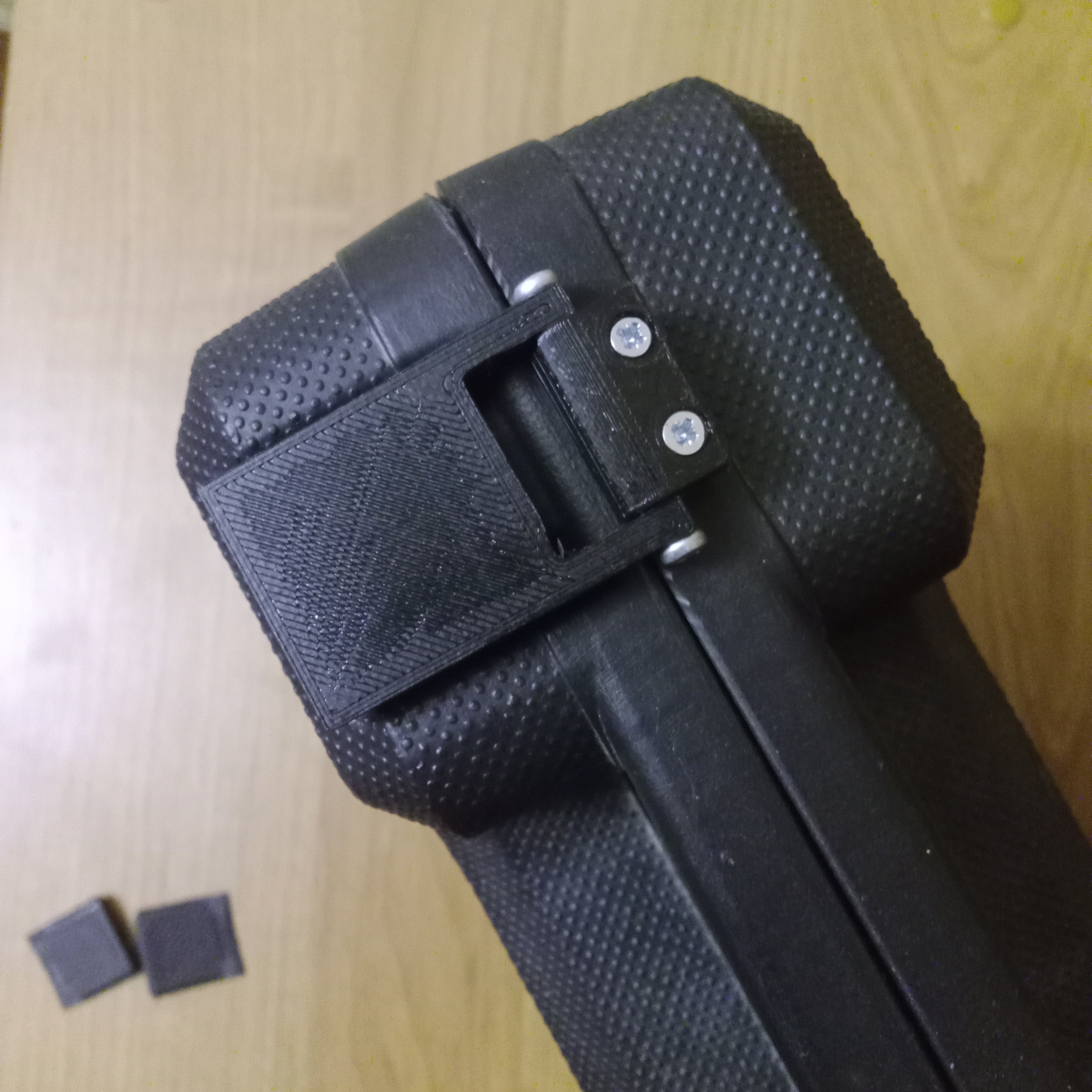 Plastik bir tornavida kasasının kaleleri. (Plastik Aparattır!!!)