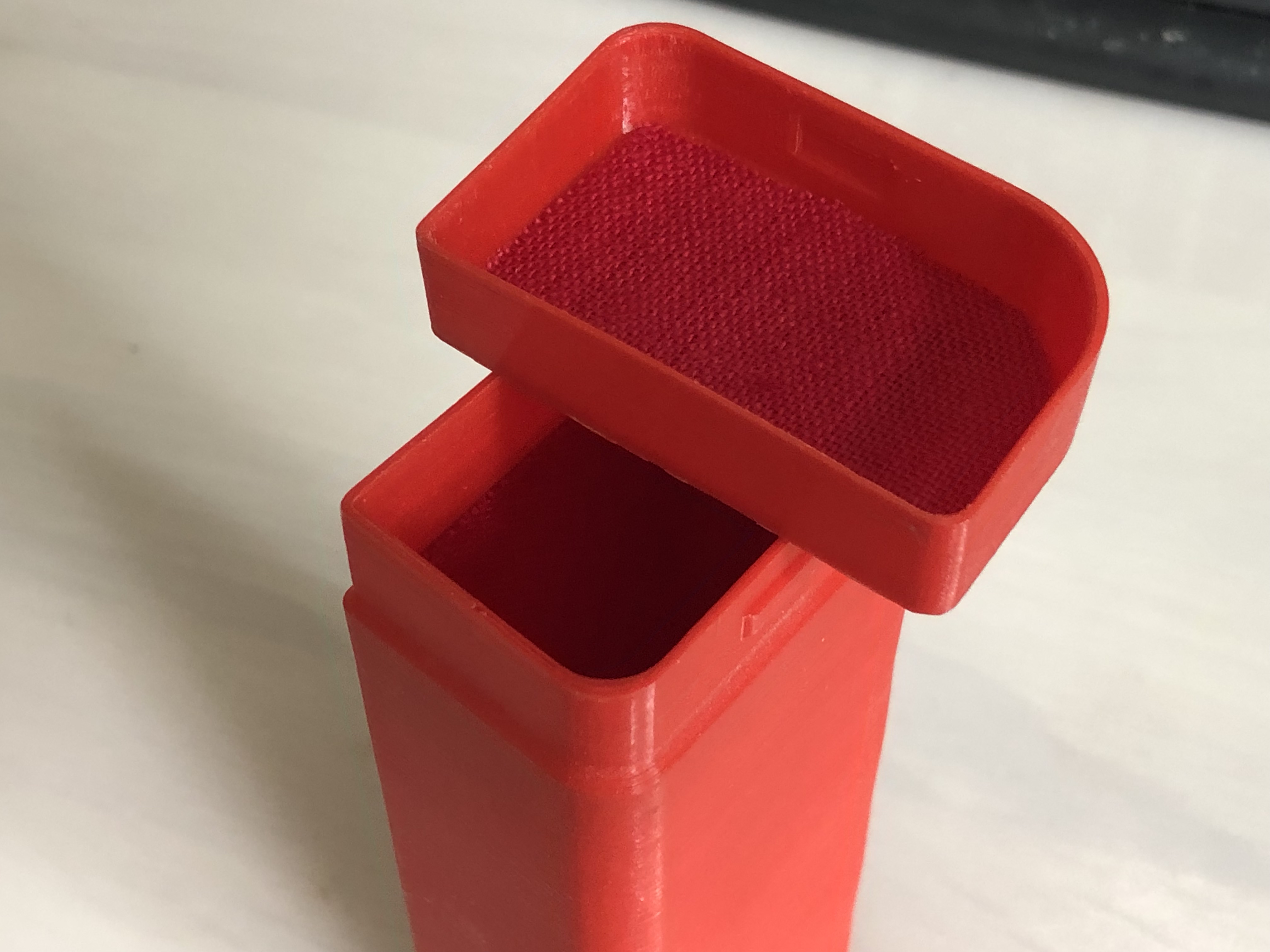 Cam dayanıklı (Plastik Aparattır!!!)