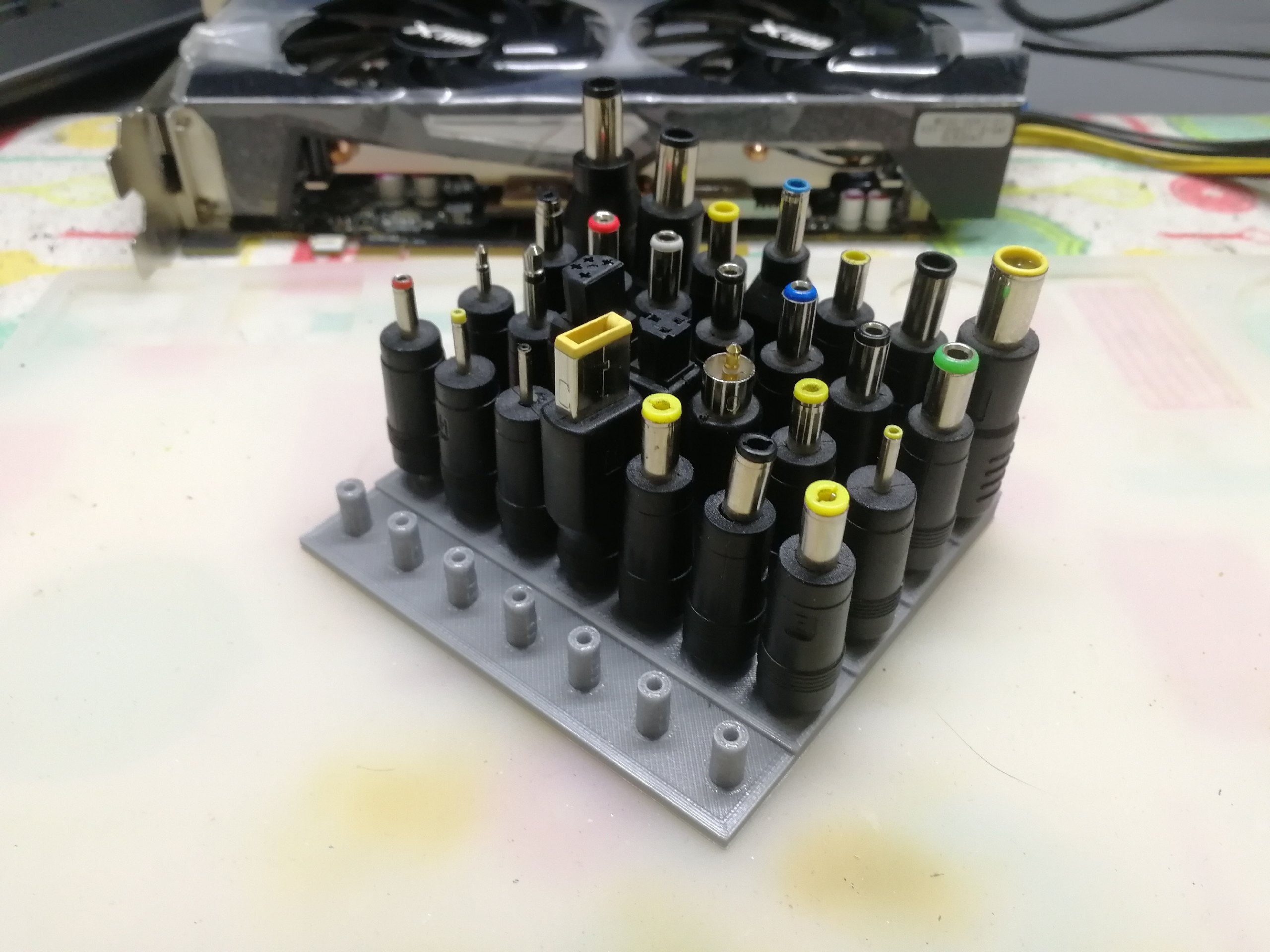 Dizüstü bilgisayarlar için adaptör tutucusu (LBP için) (Plastik Aparattır!!!) Dizüstü bilgisayarlar için adaptör tutucusu (LBP için) (Plastik Aparattır!!!)