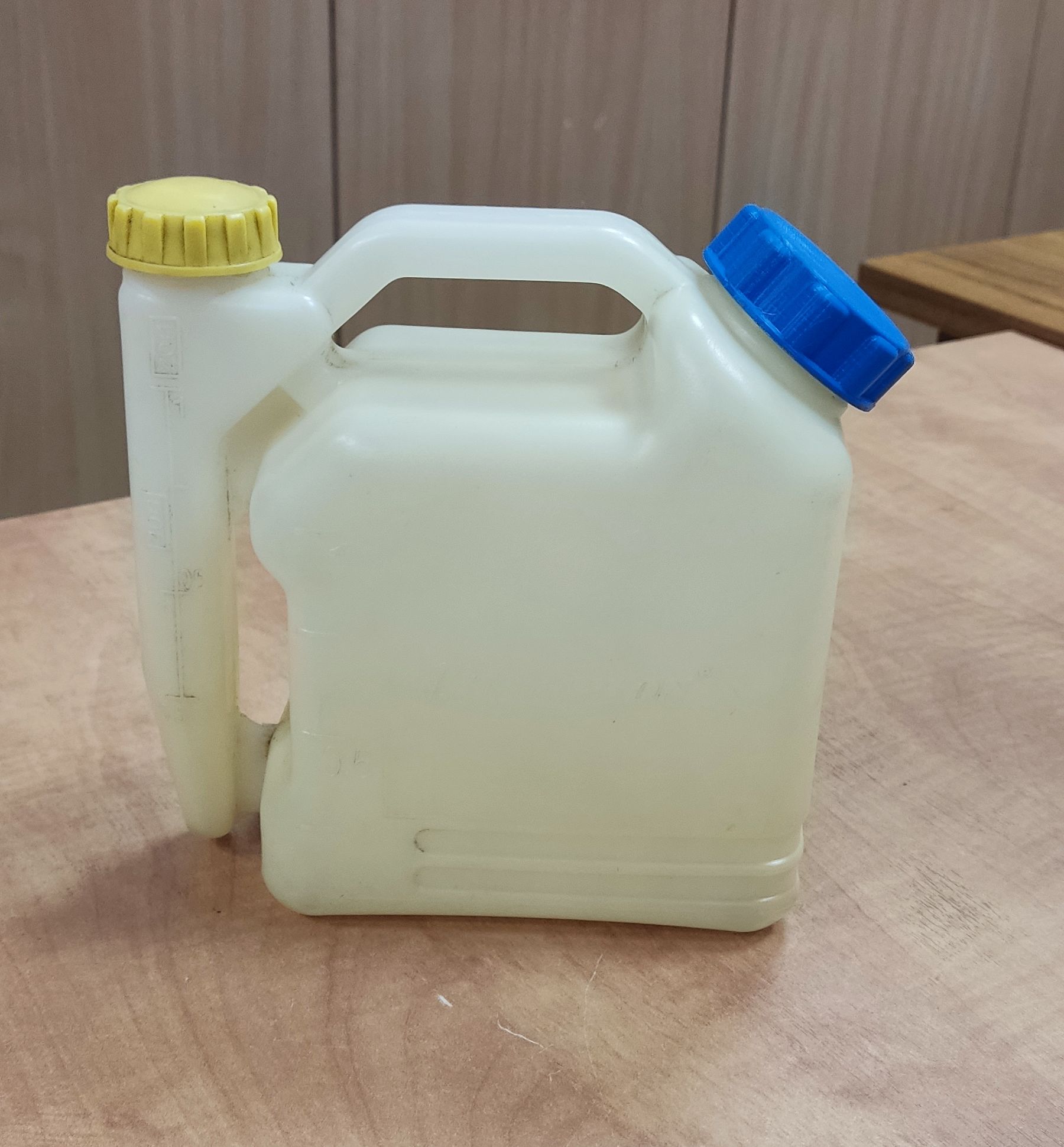 Bir karıştırma tenekesi için büyük kapak (Plastik Aparattır!!!)