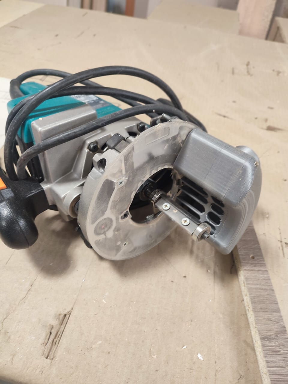 Elektrikli süpürge için MAKITA 3612c yönlendirici eklentisi. (Plastik Aparattır!!!)