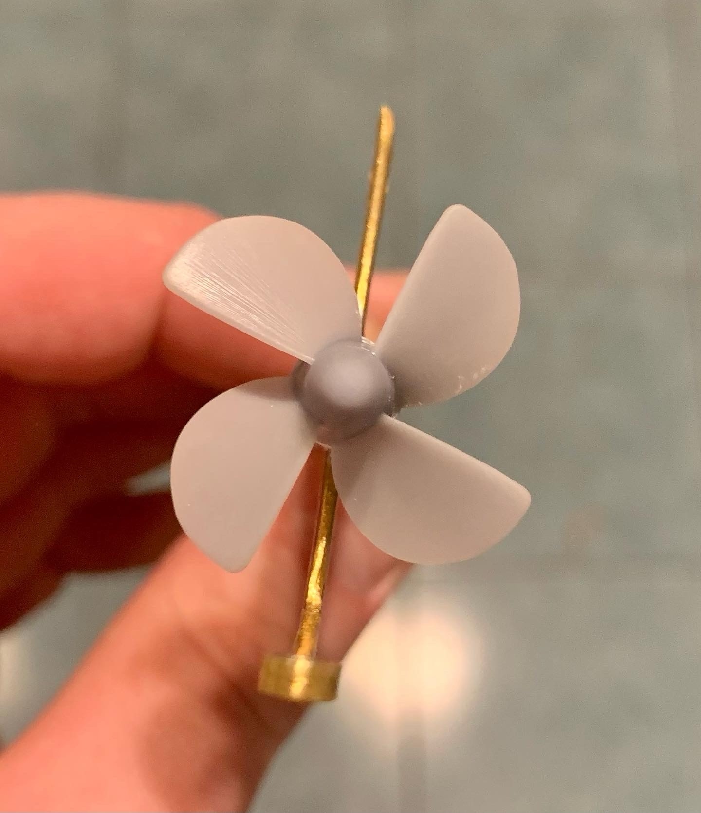 Гребной винт четырехлопастной для модели катера