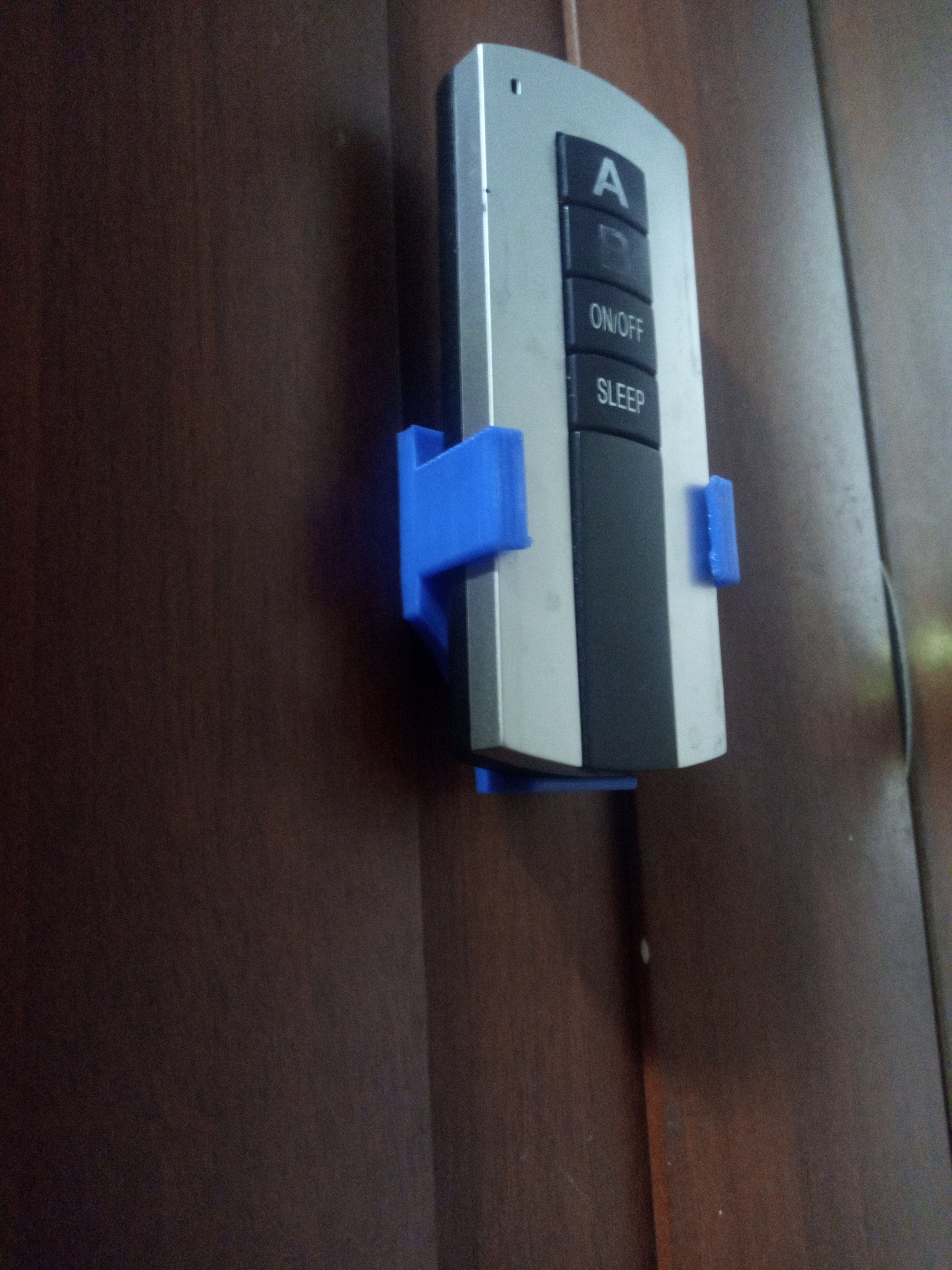 держатель пульта люстры на стену