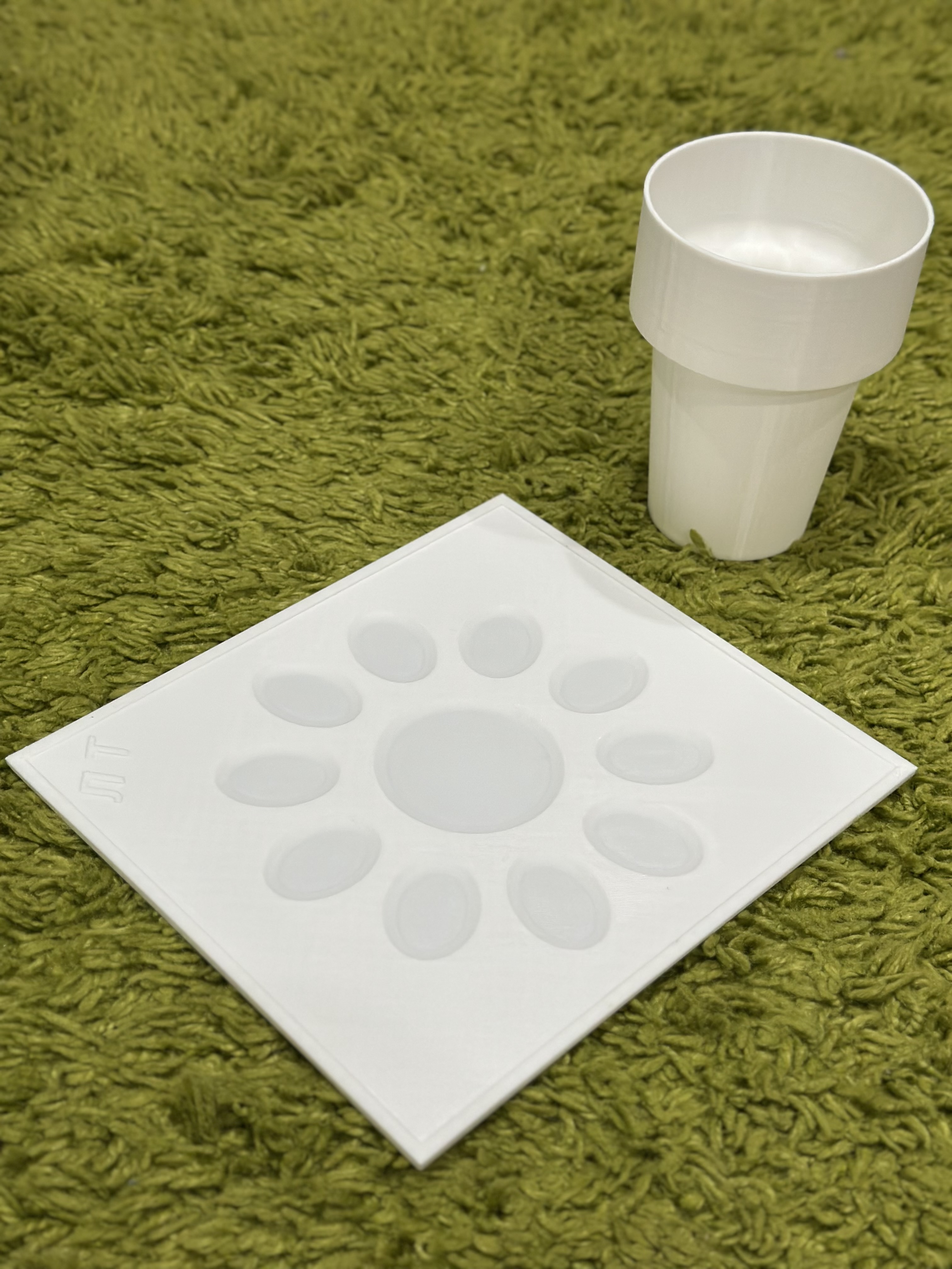 ПАЛИТРА С ИНИЦИАЛАМИ