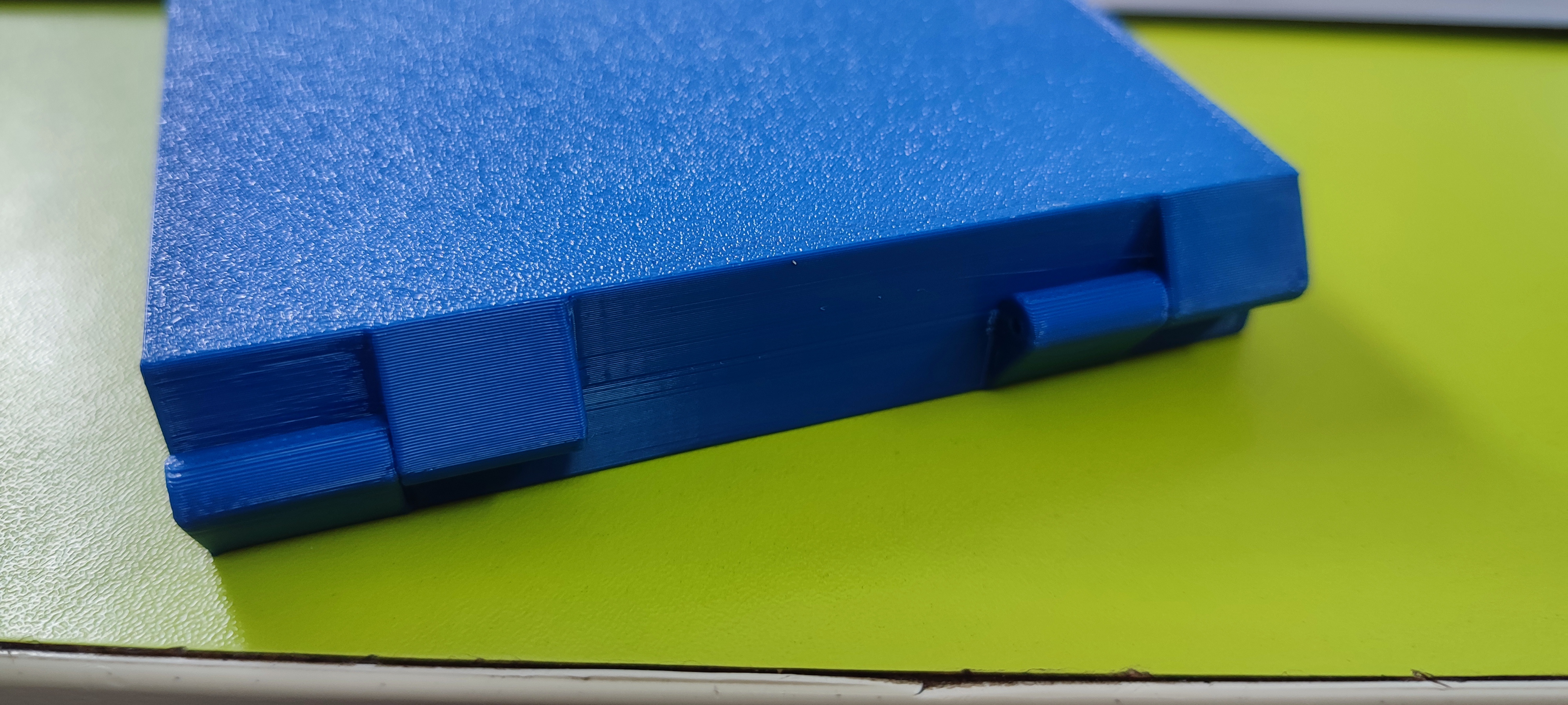 Бокс с крышкой с креплением для ликтрос для хранения 5 коробок для мух (103х175х20)