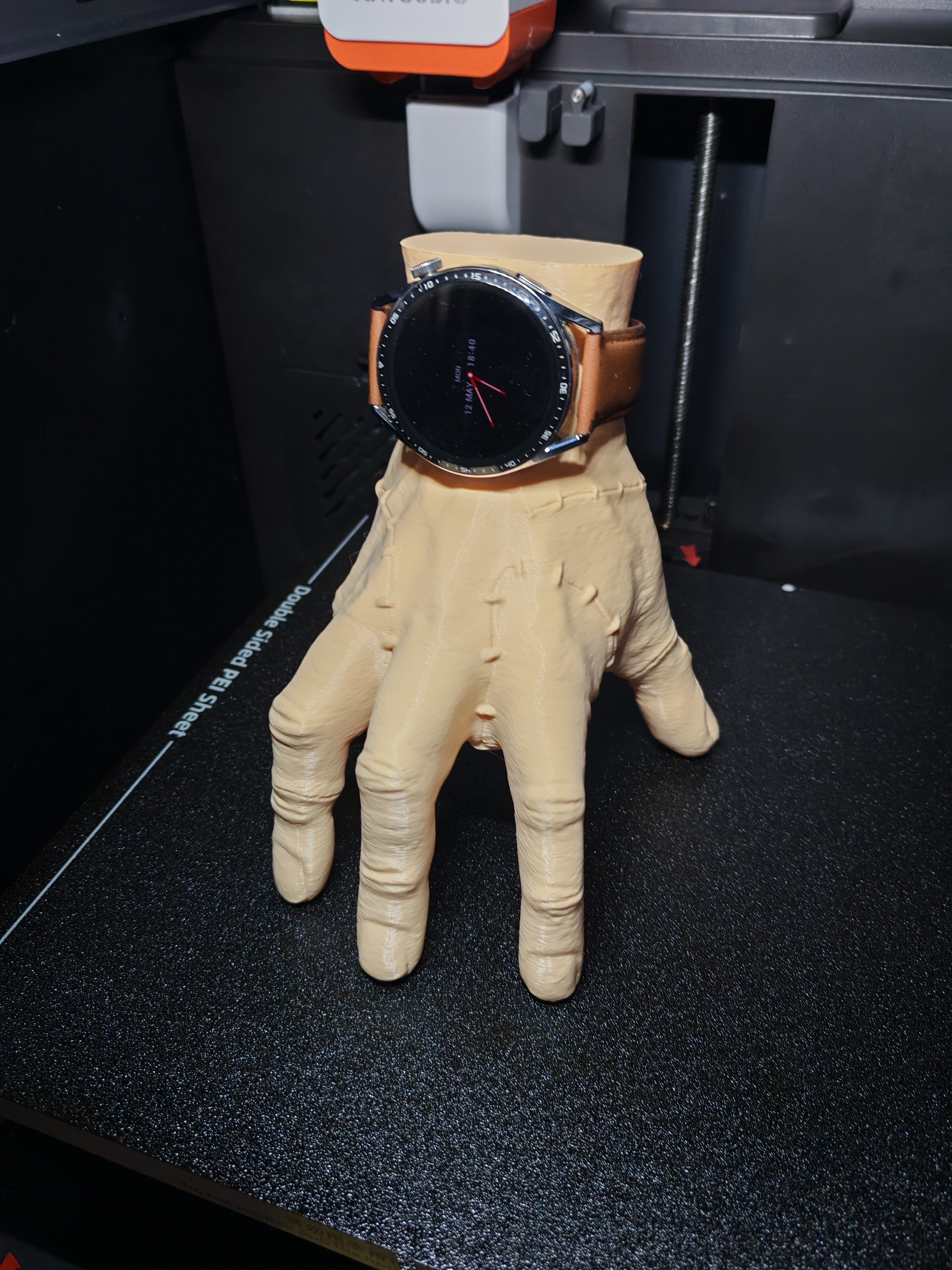 Подставка для смарт-часов Huawei в виде руки "Зомби"