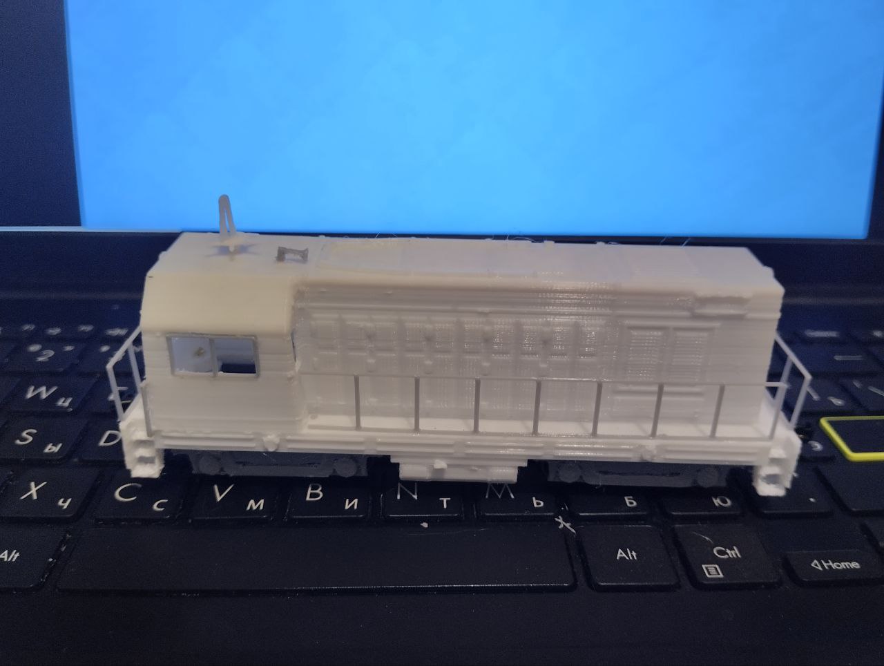 Сборная модель маневрового тепловоза ЧМЭ-2 1/87