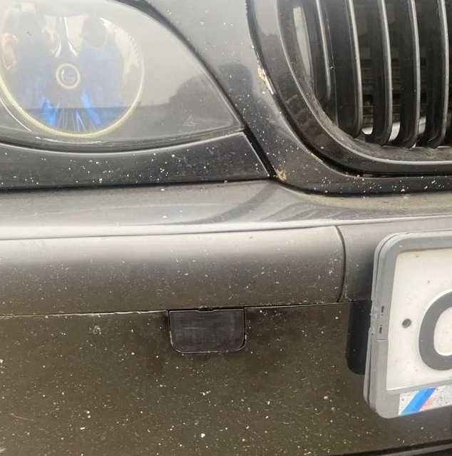 bmw e46 Заглушка бампера перед (буксировочного приспособления).