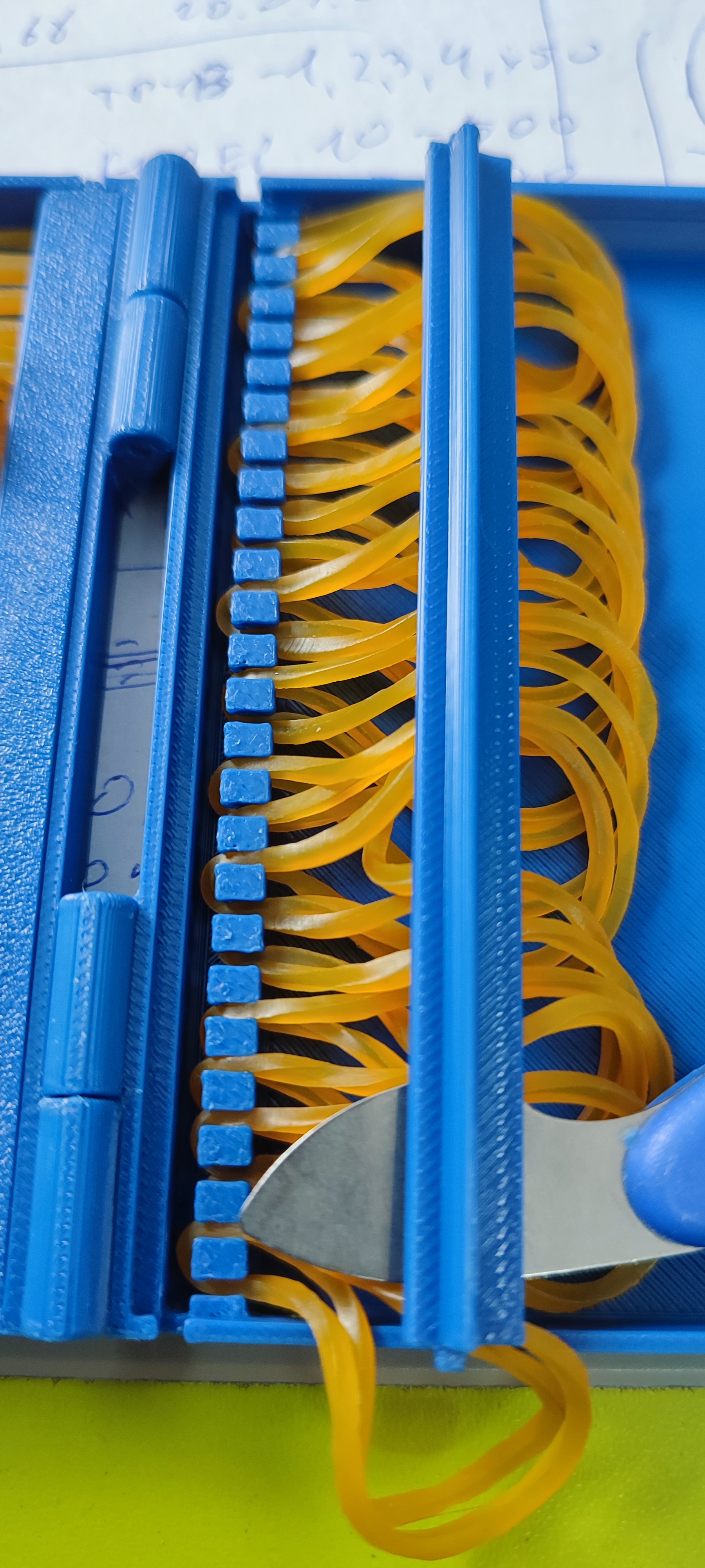 Бокс с крышкой с креплением для ликтрос для хранения 5 коробок для мух (103х175х20)