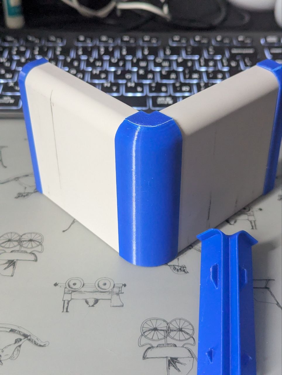 Фурнитура для ЛДСП плинтуса