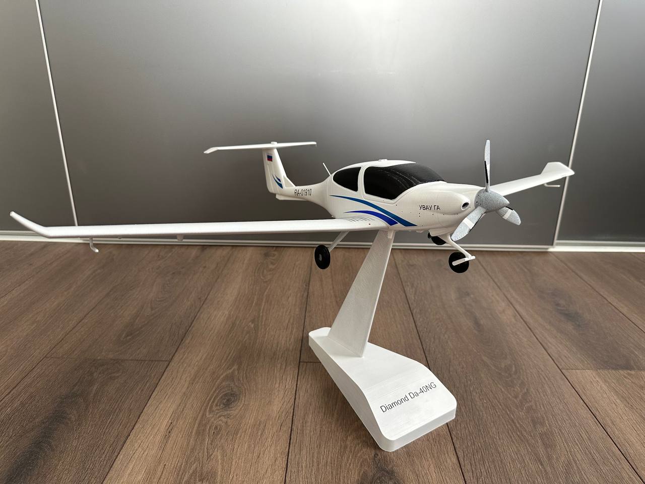 Diamond DA40 NG в масштабе 1/64